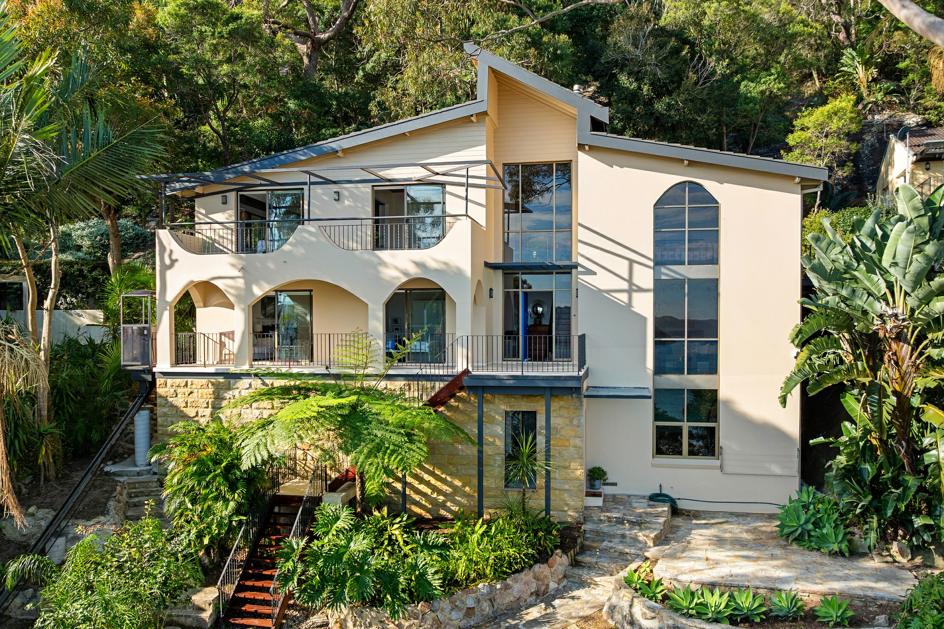972 Barrenjoey Road — photo 3 of 16