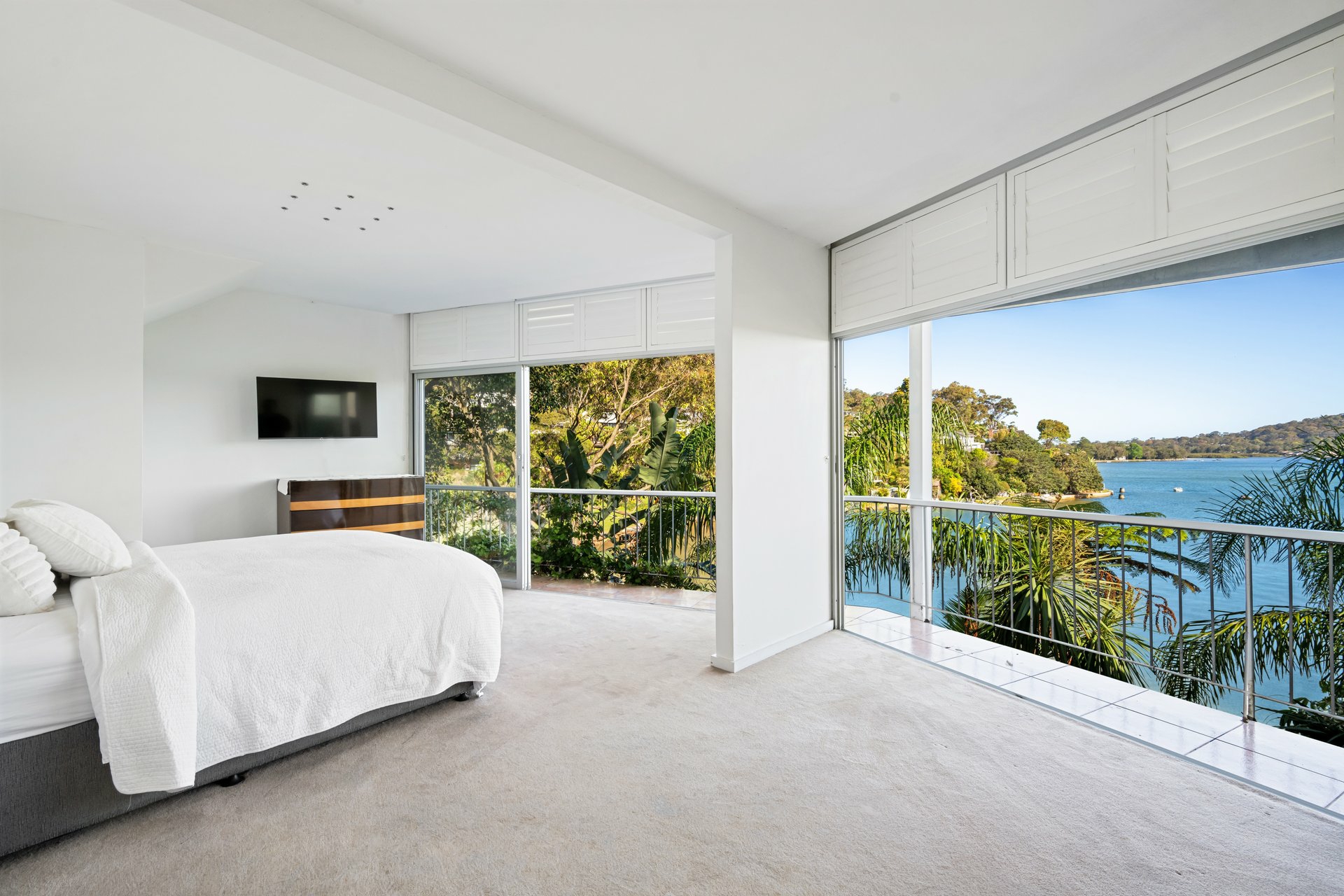 941 Barrenjoey Road — photo 3 of 16