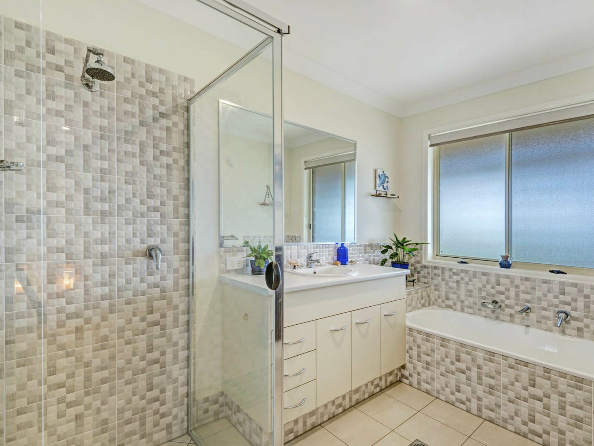 8 Selkirk Place, WOLLONGBAR