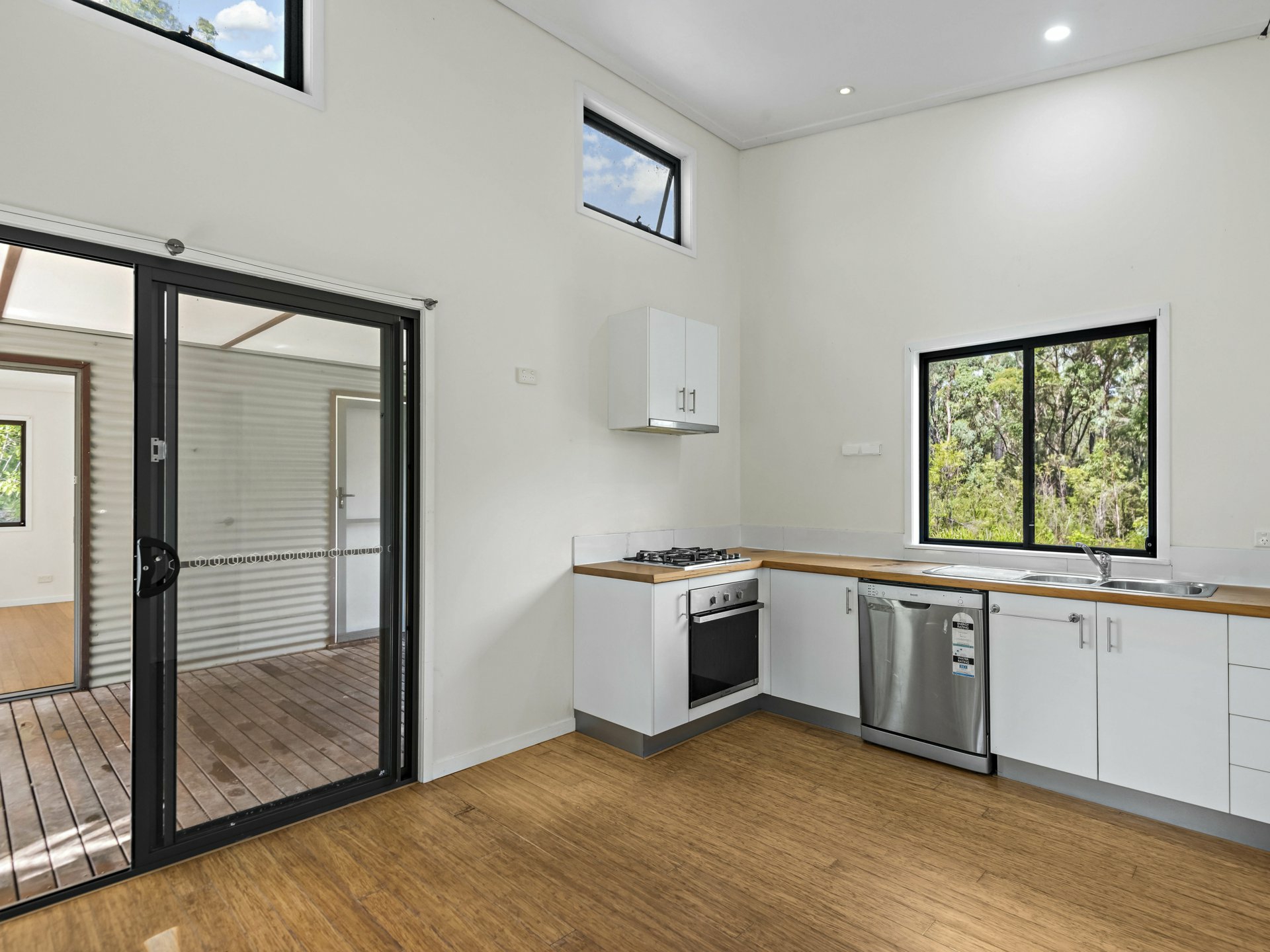 99 Whipbird Drive, ASHBY HEIGHTS