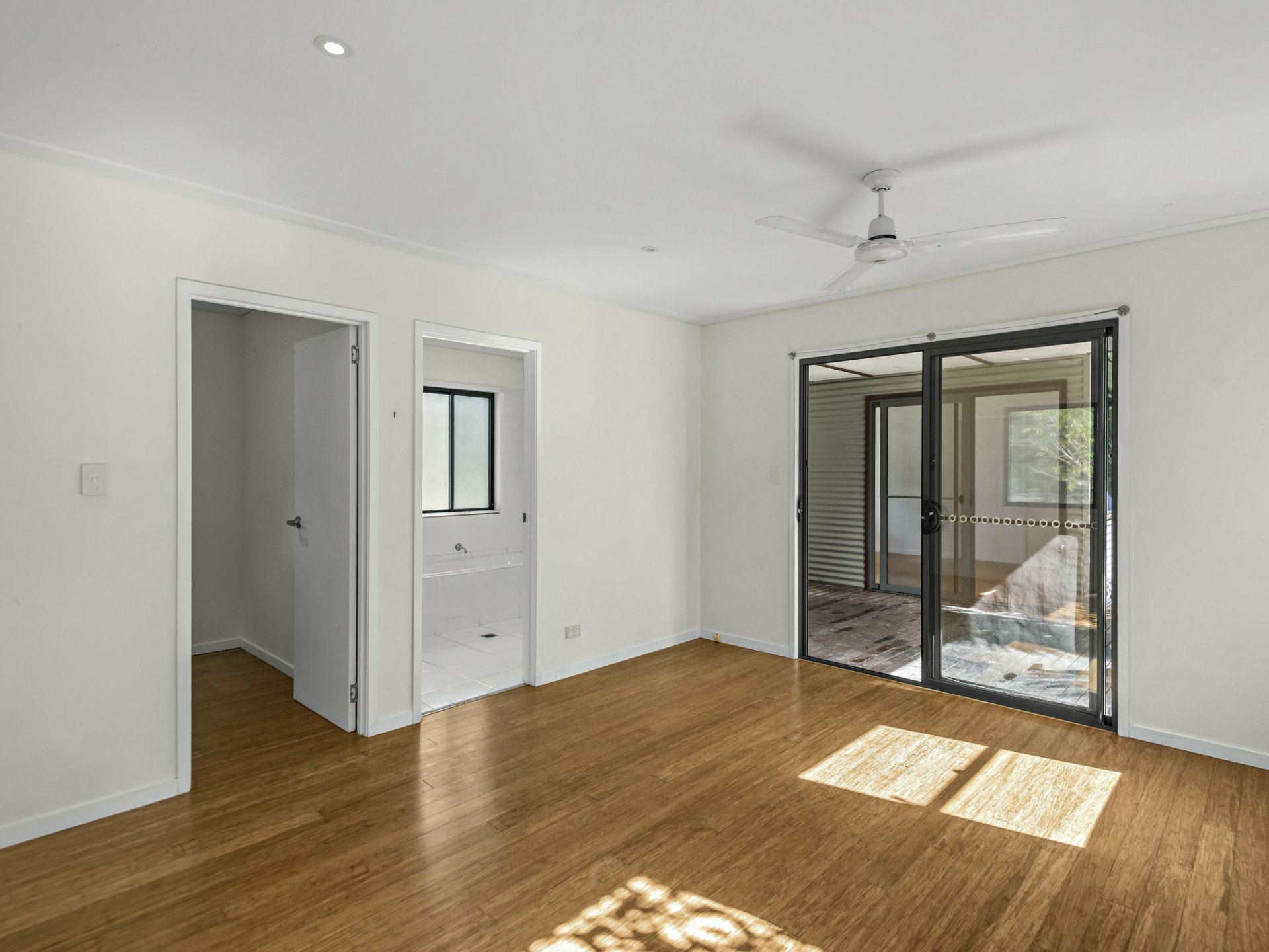 99 Whipbird Drive, ASHBY HEIGHTS