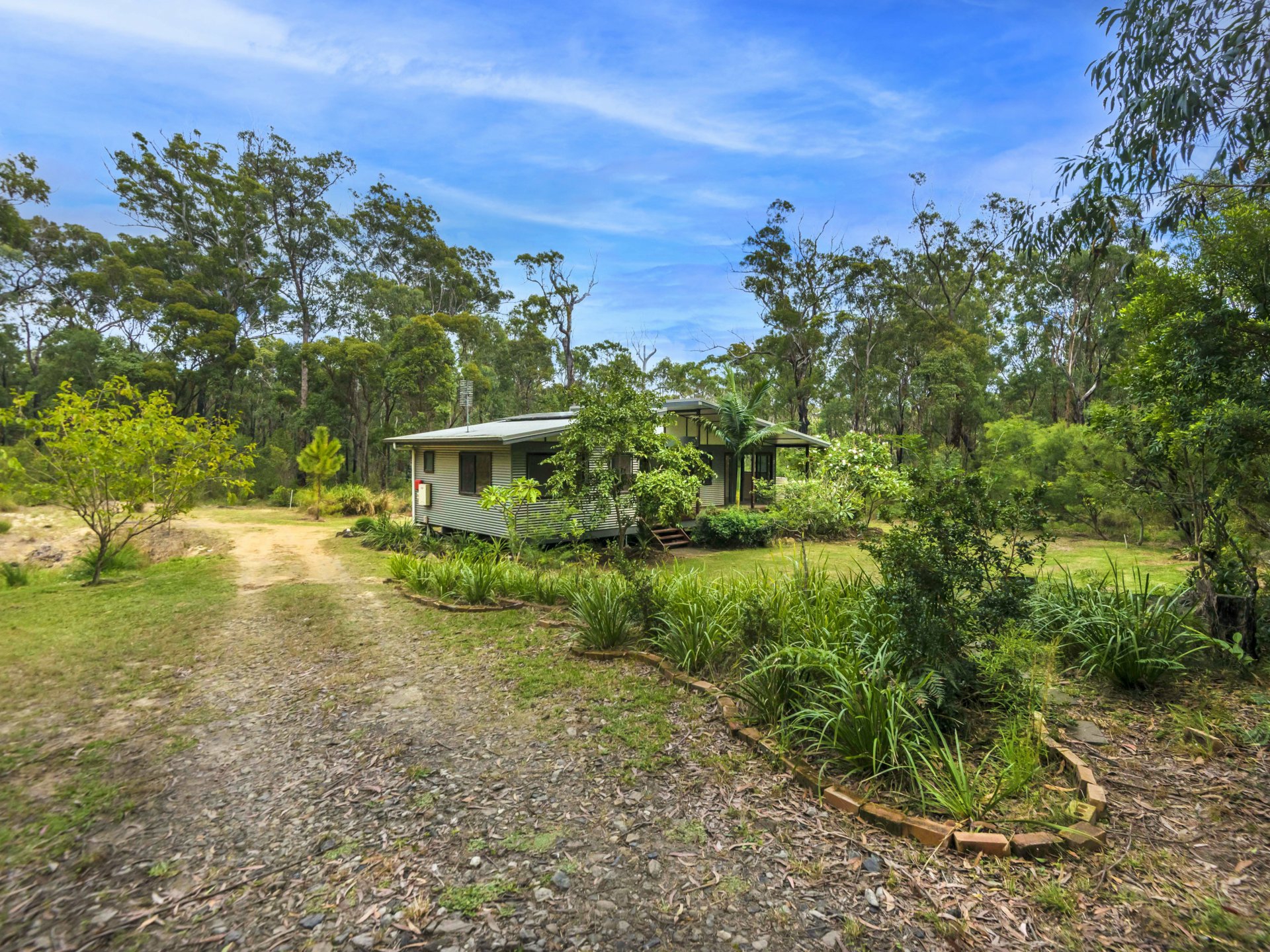 99 Whipbird Drive, ASHBY HEIGHTS