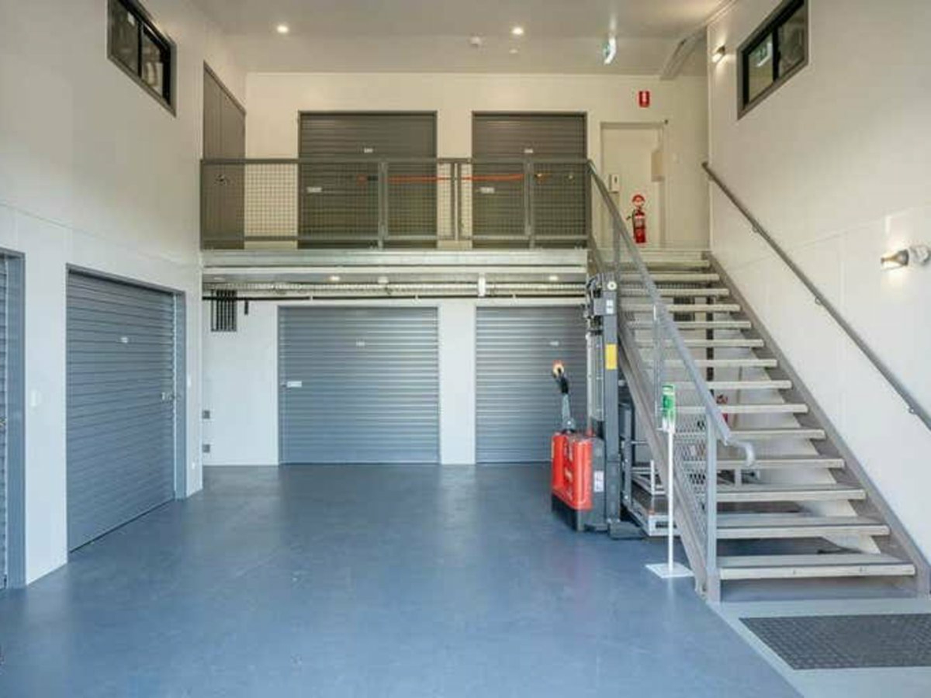 12 Northcott Crescent — photo 6 of 8