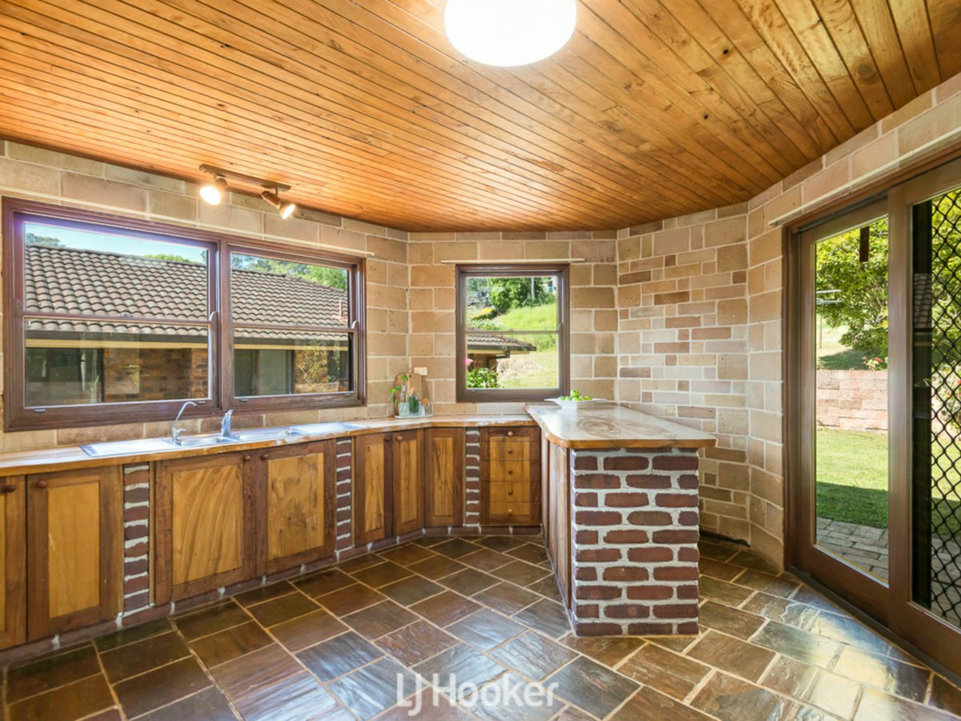 2 Forest Vale Drive — photo 4 of 30