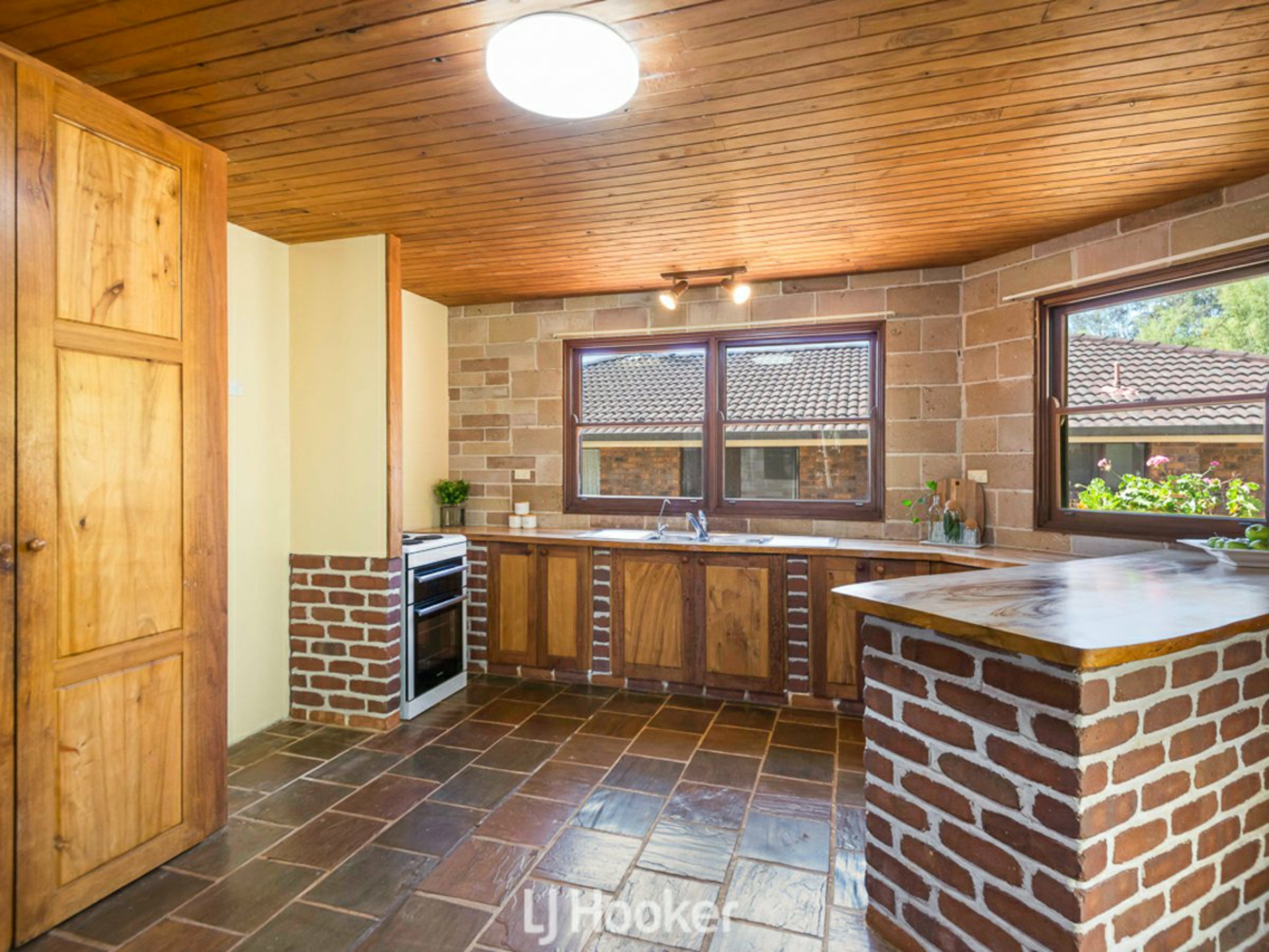 2 Forest Vale Drive — photo 5 of 30