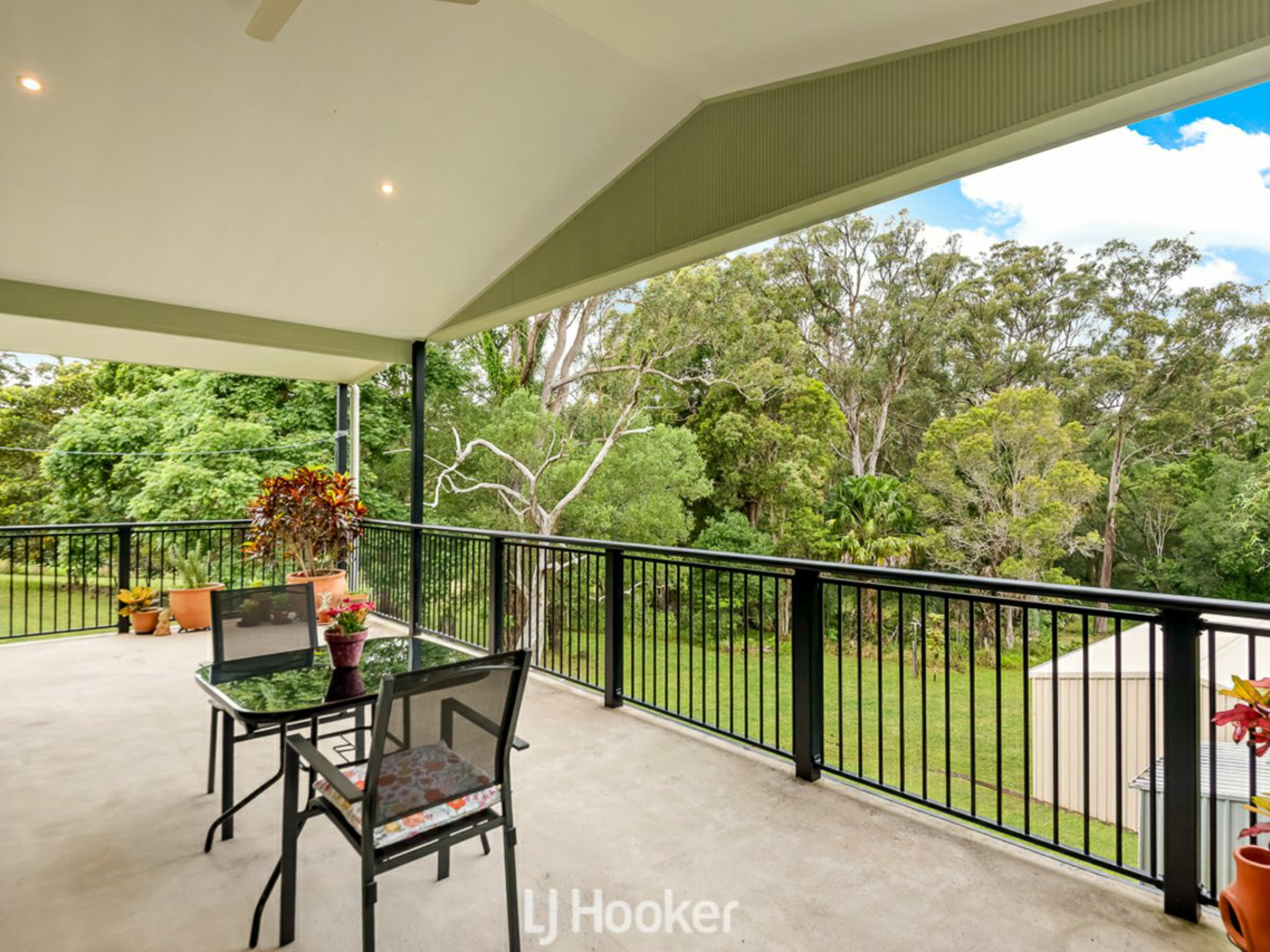 33 Hills Road — photo 3 of 30