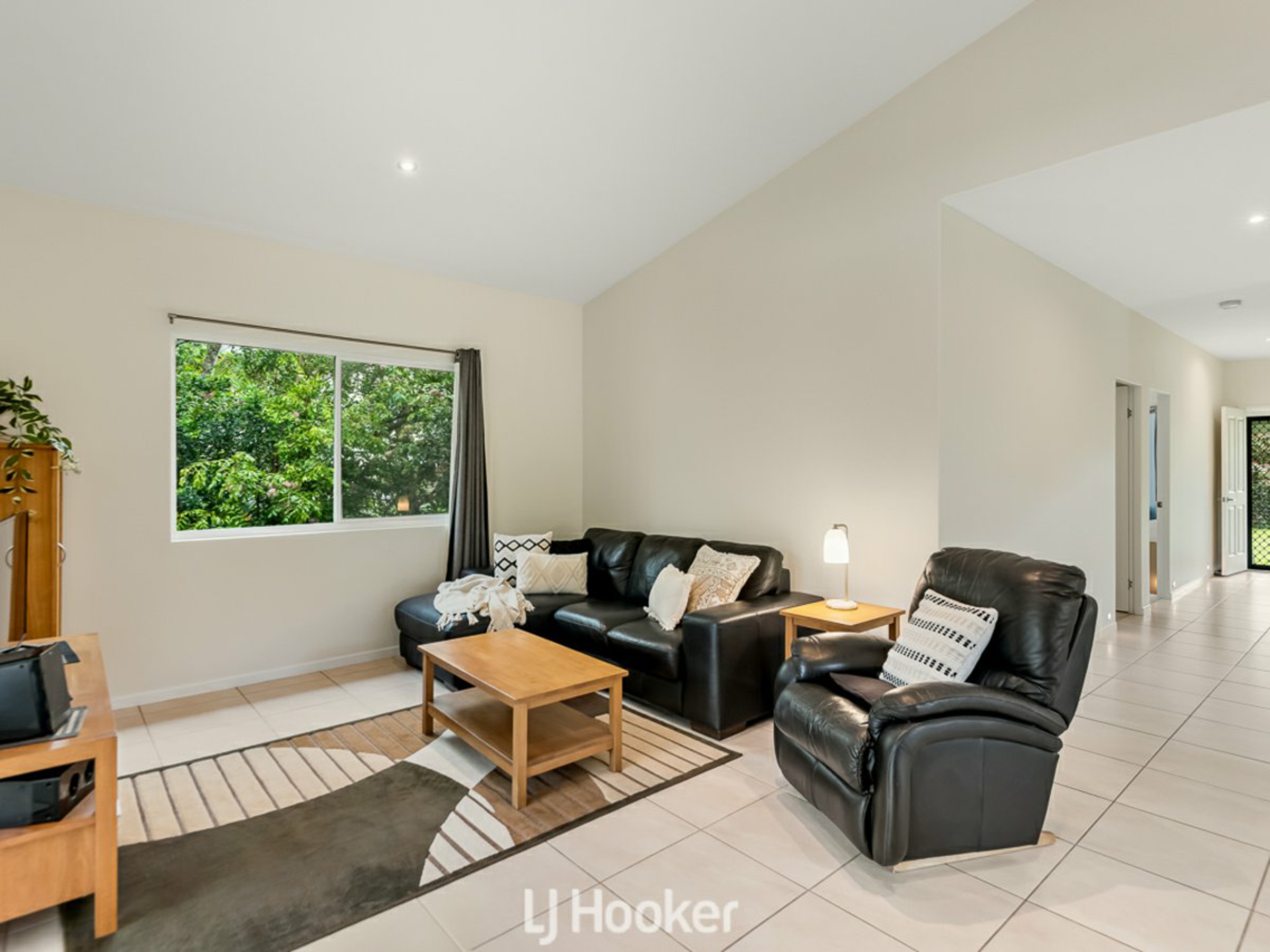 33 Hills Road — photo 10 of 30