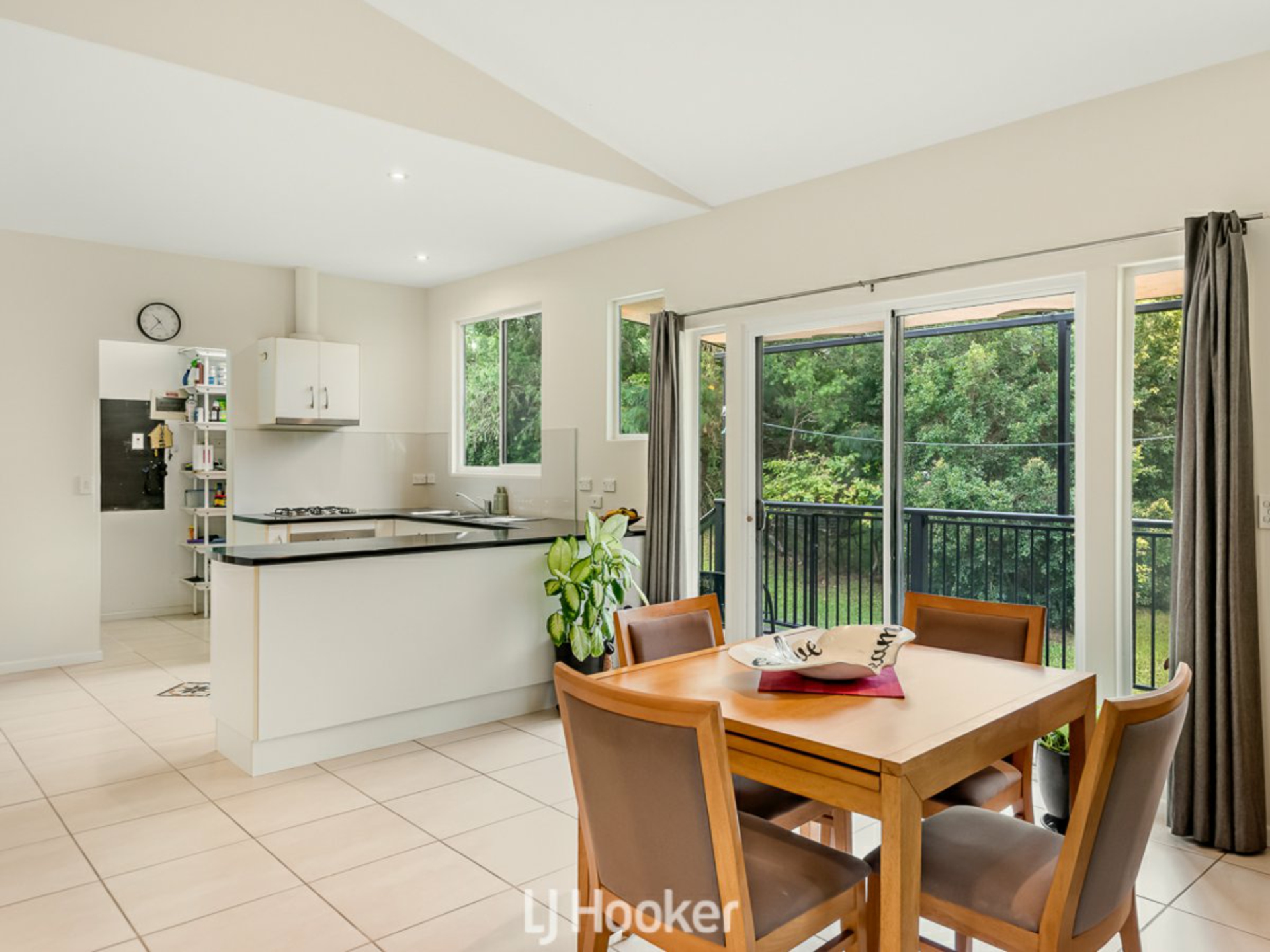 33 Hills Road — photo 11 of 30
