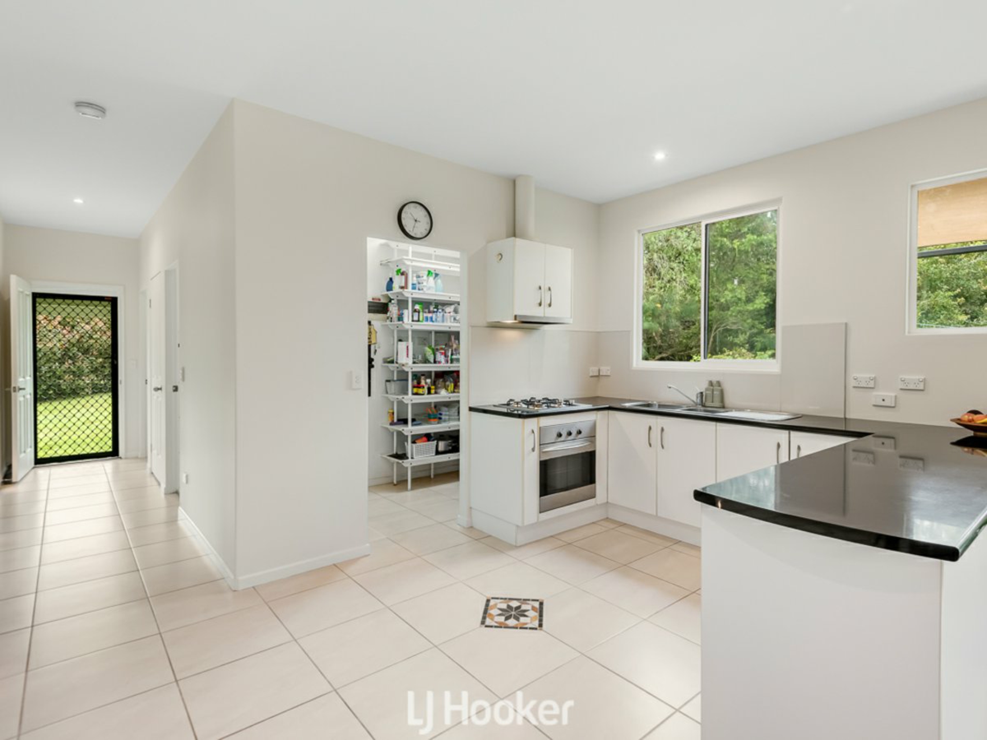 33 Hills Road — photo 13 of 30