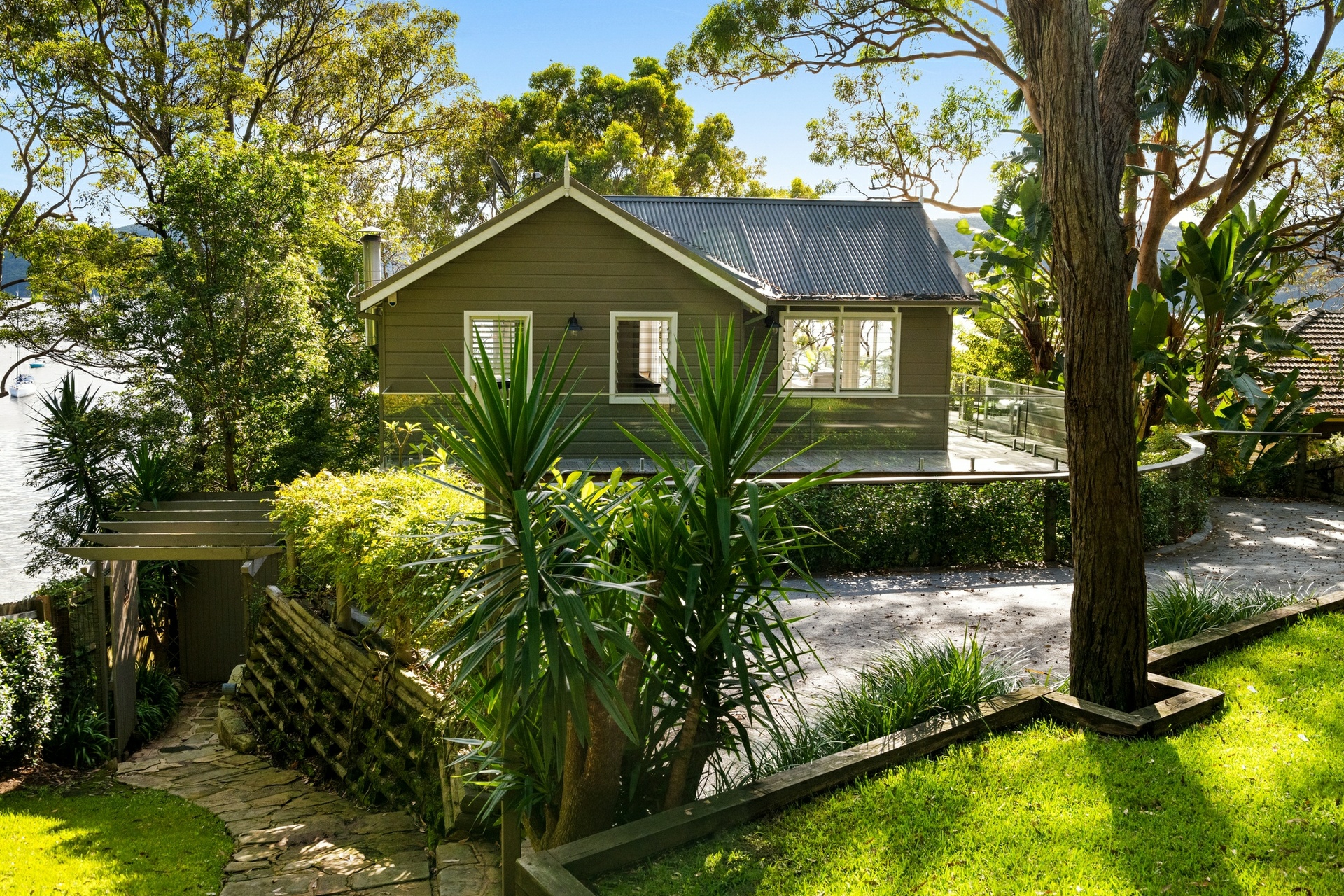 8 Paradise Avenue, AVALON BEACH