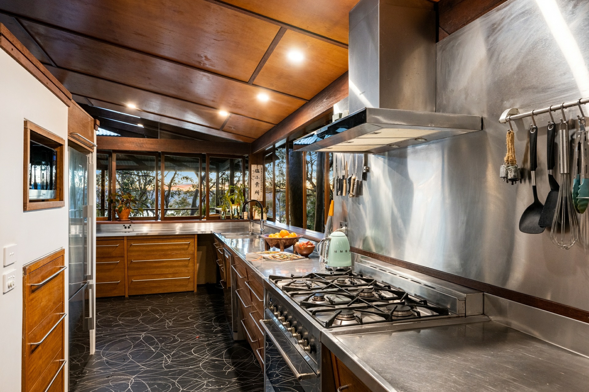 33 Hilltop Road, AVALON BEACH
