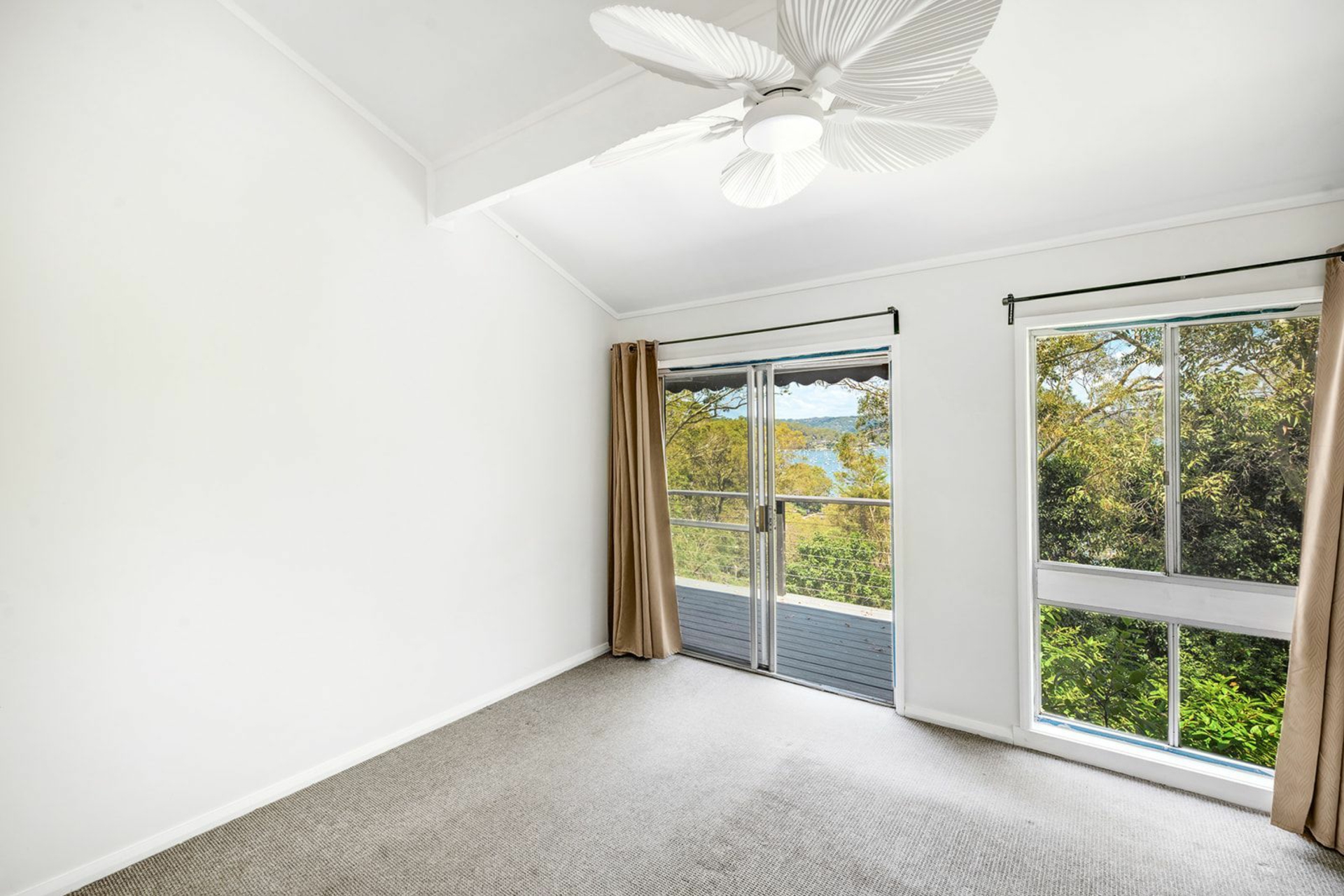 64 Trappers Way, AVALON BEACH