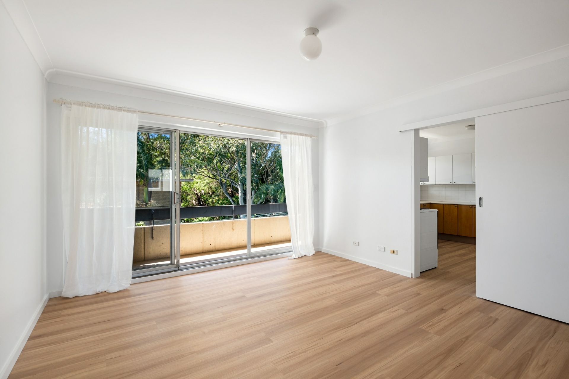 10/57-59 Foamcrest Avenue — photo 2 of 6