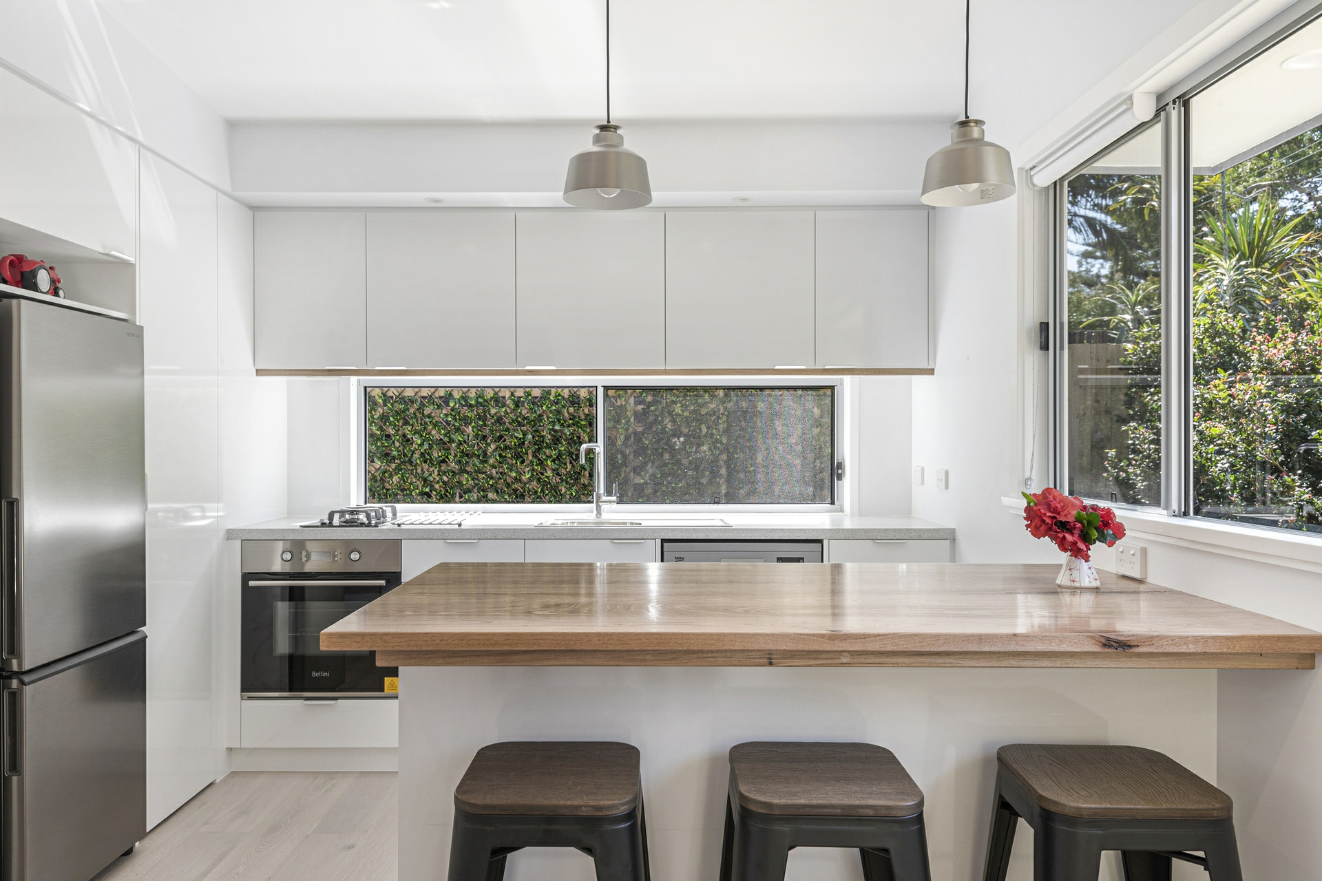 33A Wollstonecraft Avenue — photo from LJ Hooker Avalon Beach