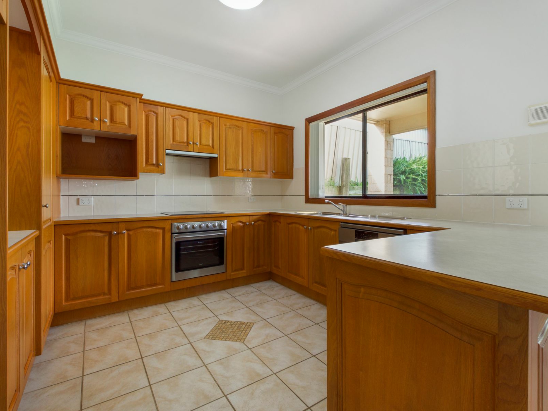 31 Camberwarra Drive, BELMONT NORTH
