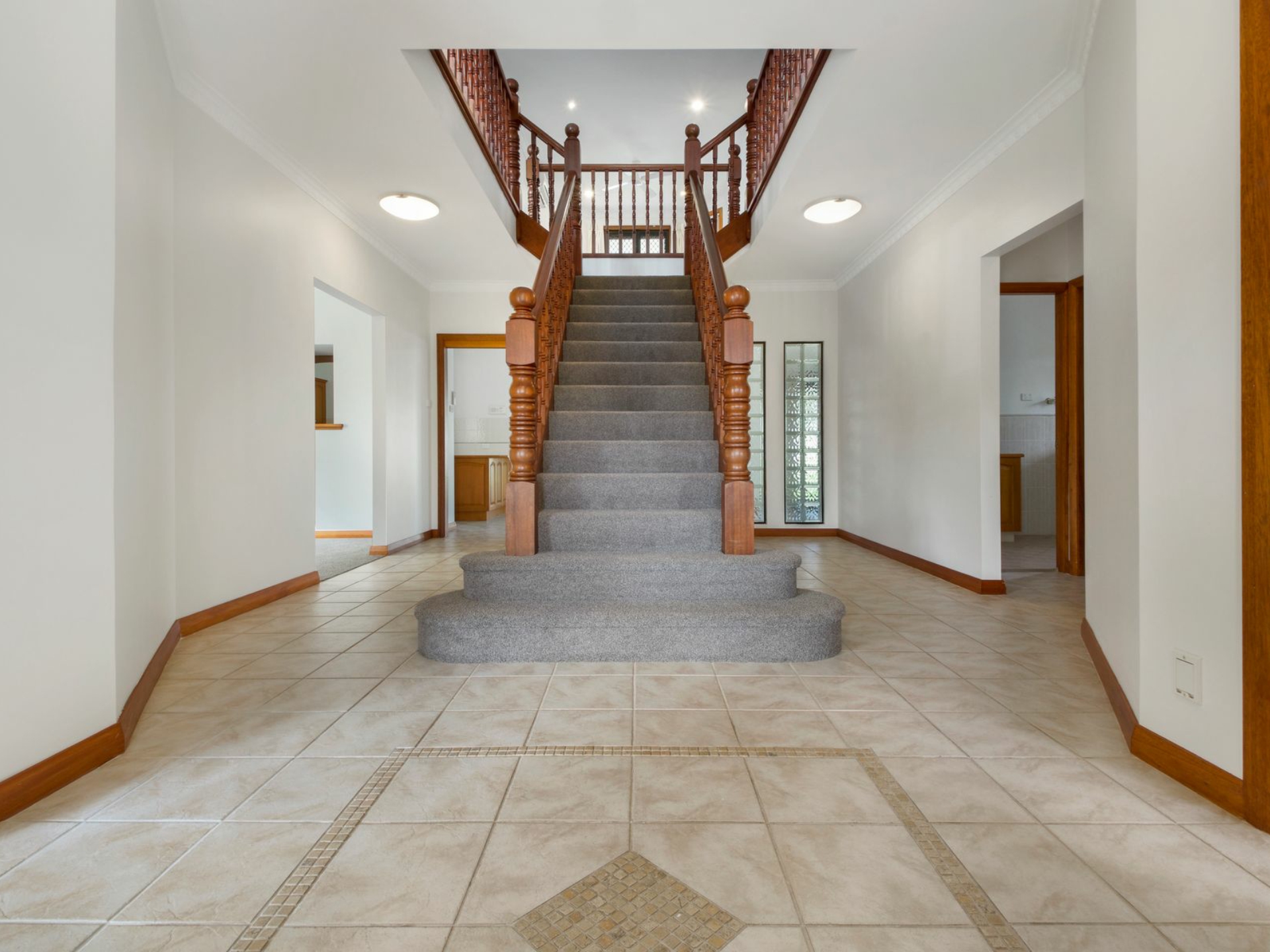 31 Camberwarra Drive, BELMONT NORTH