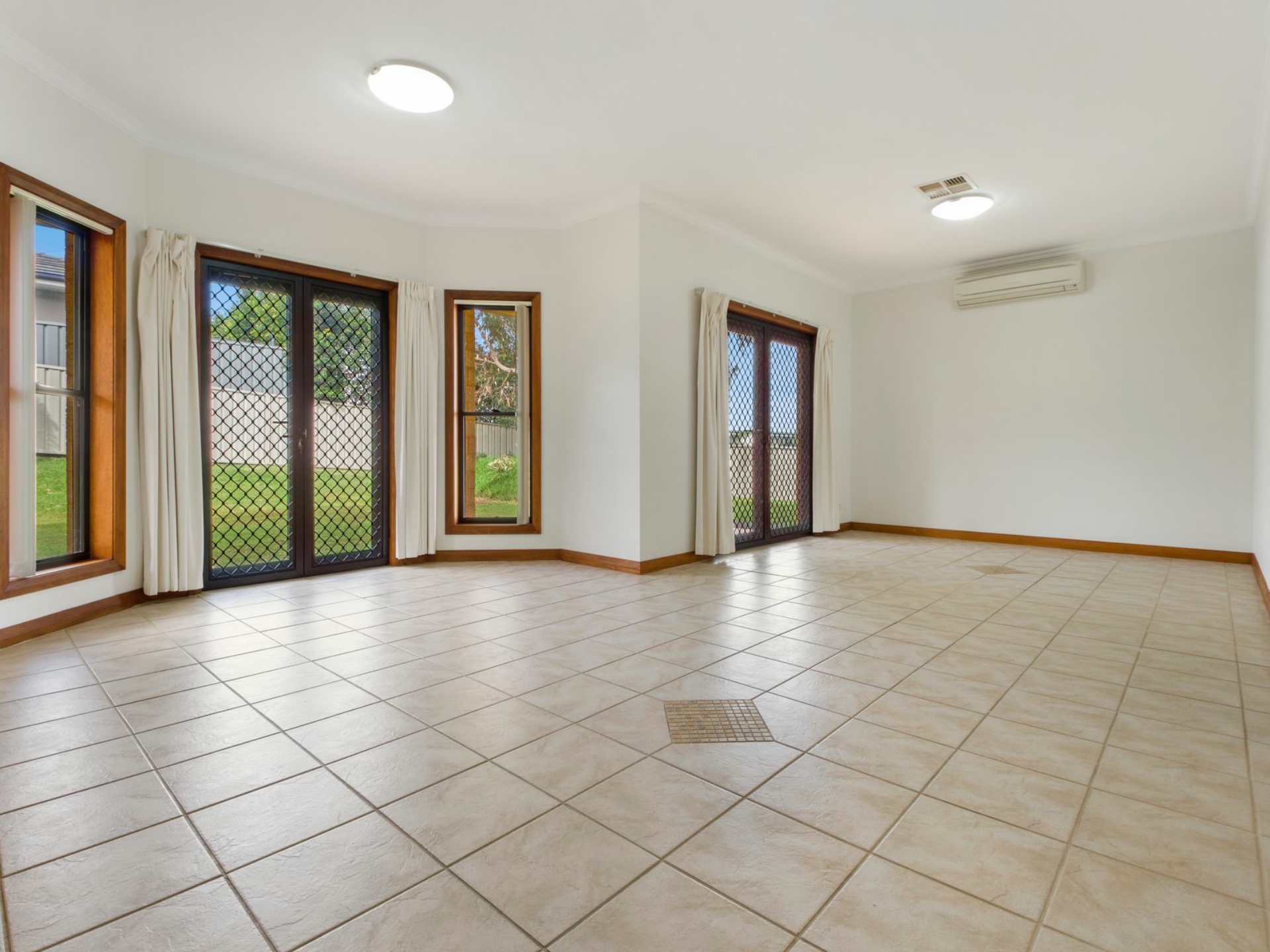 31 Camberwarra Drive, BELMONT NORTH