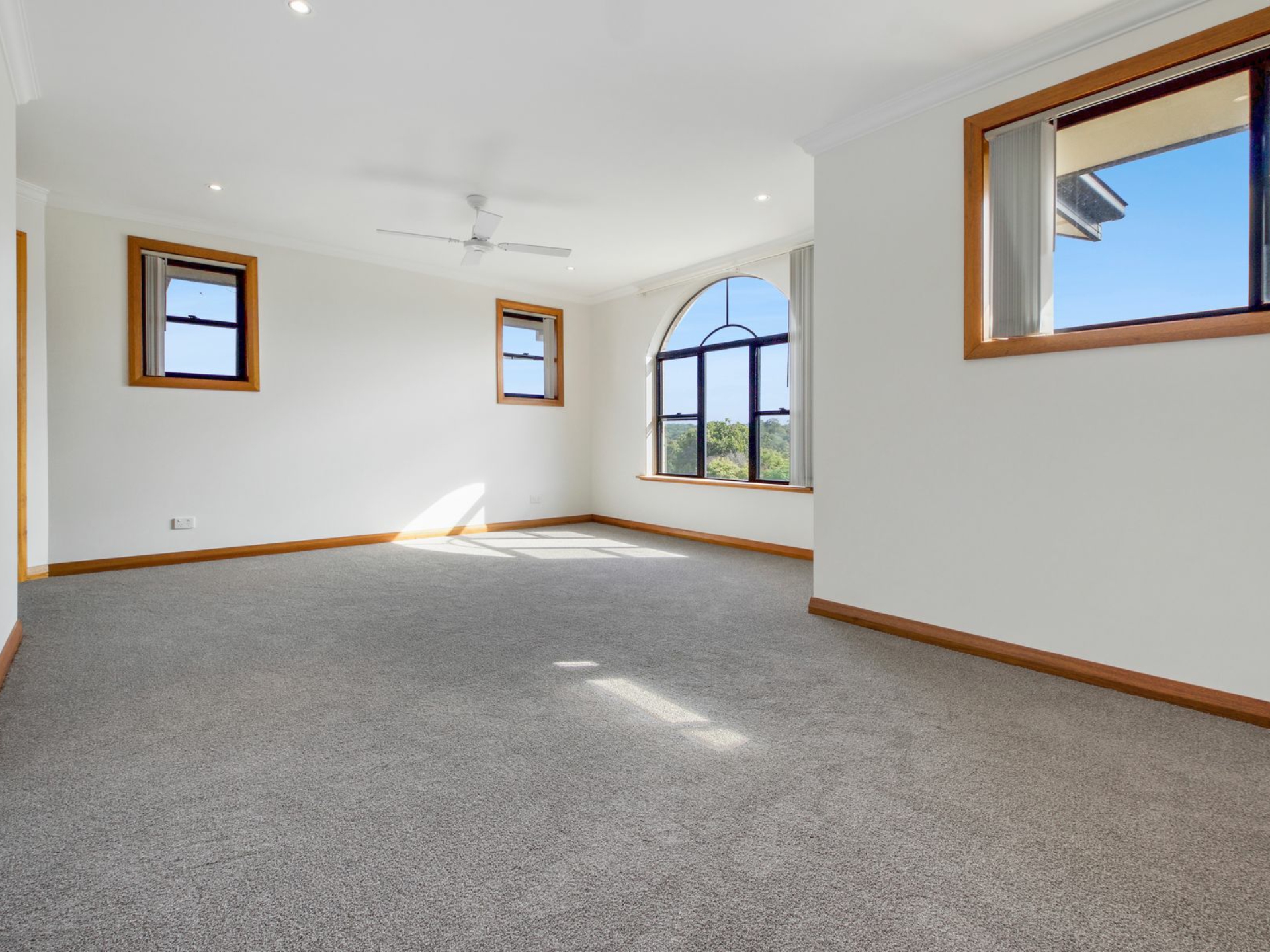 31 Camberwarra Drive, BELMONT NORTH