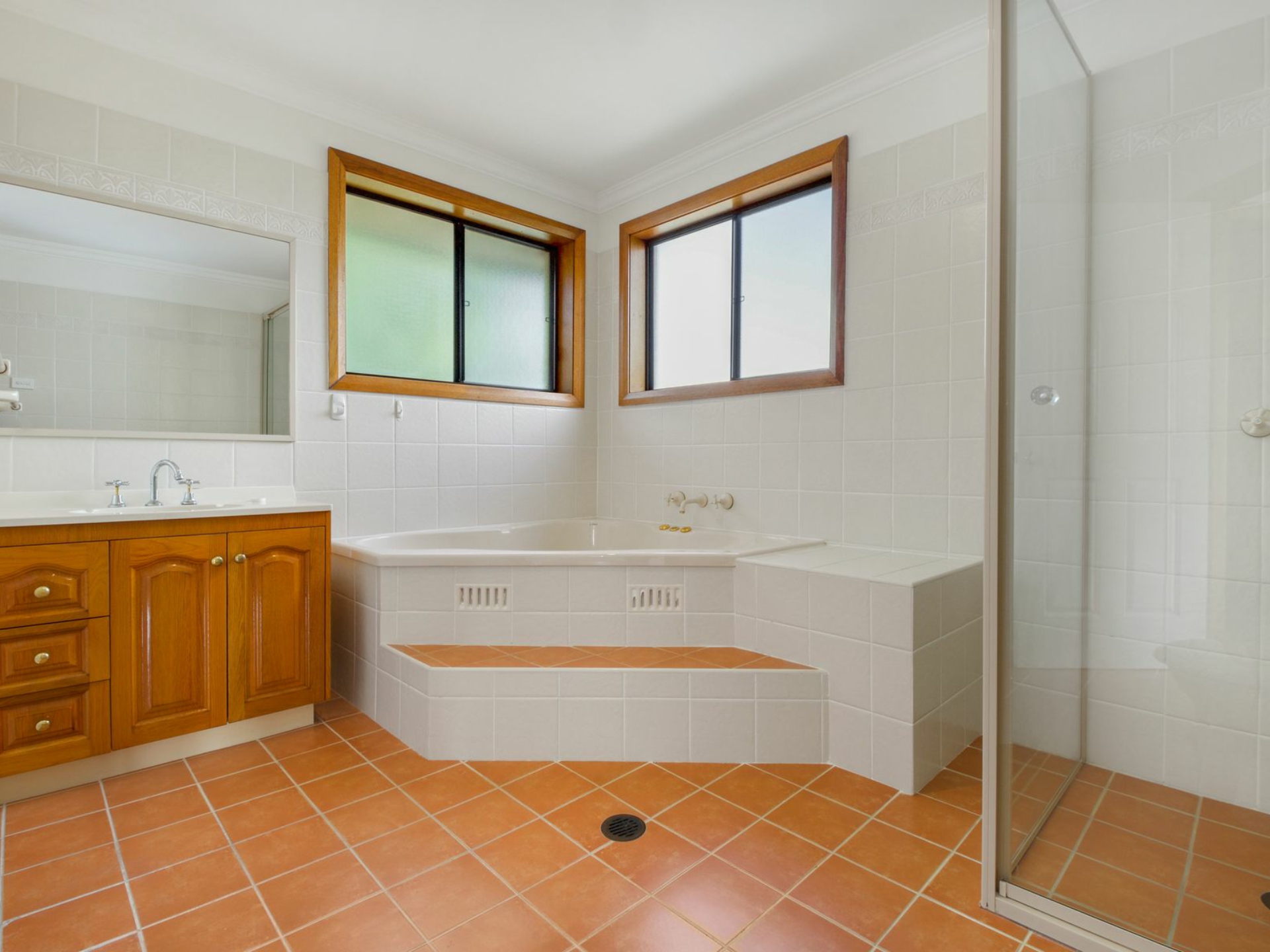 31 Camberwarra Drive, BELMONT NORTH
