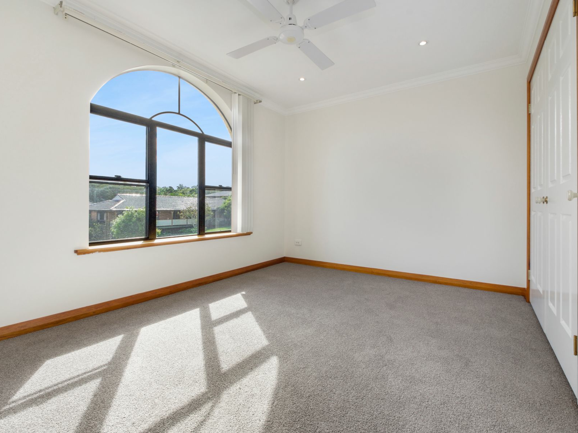 31 Camberwarra Drive, BELMONT NORTH