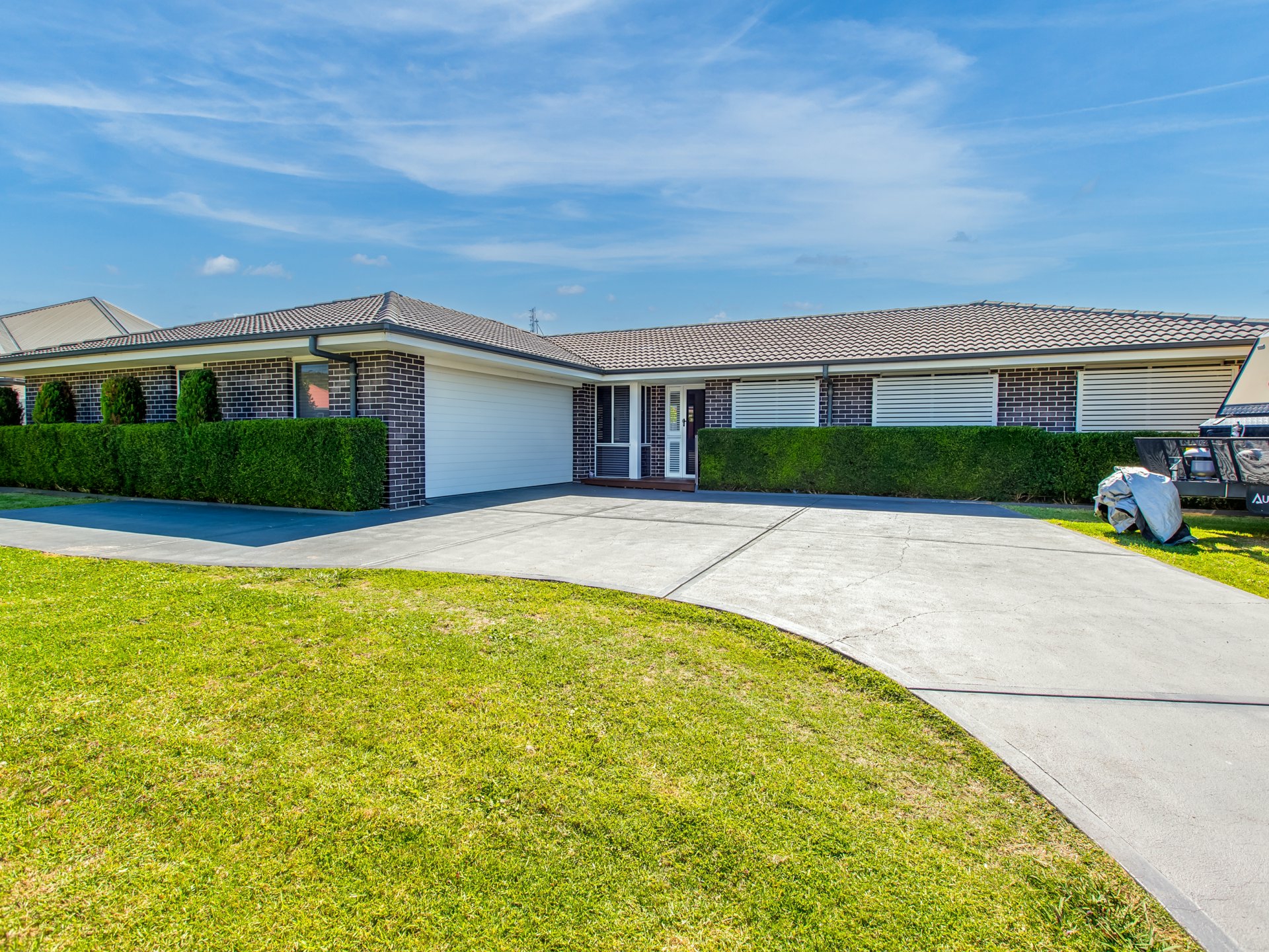 1 York Crescent, BELMONT NORTH