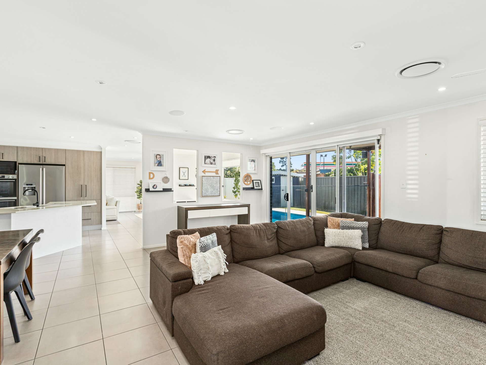 1 York Crescent, BELMONT NORTH