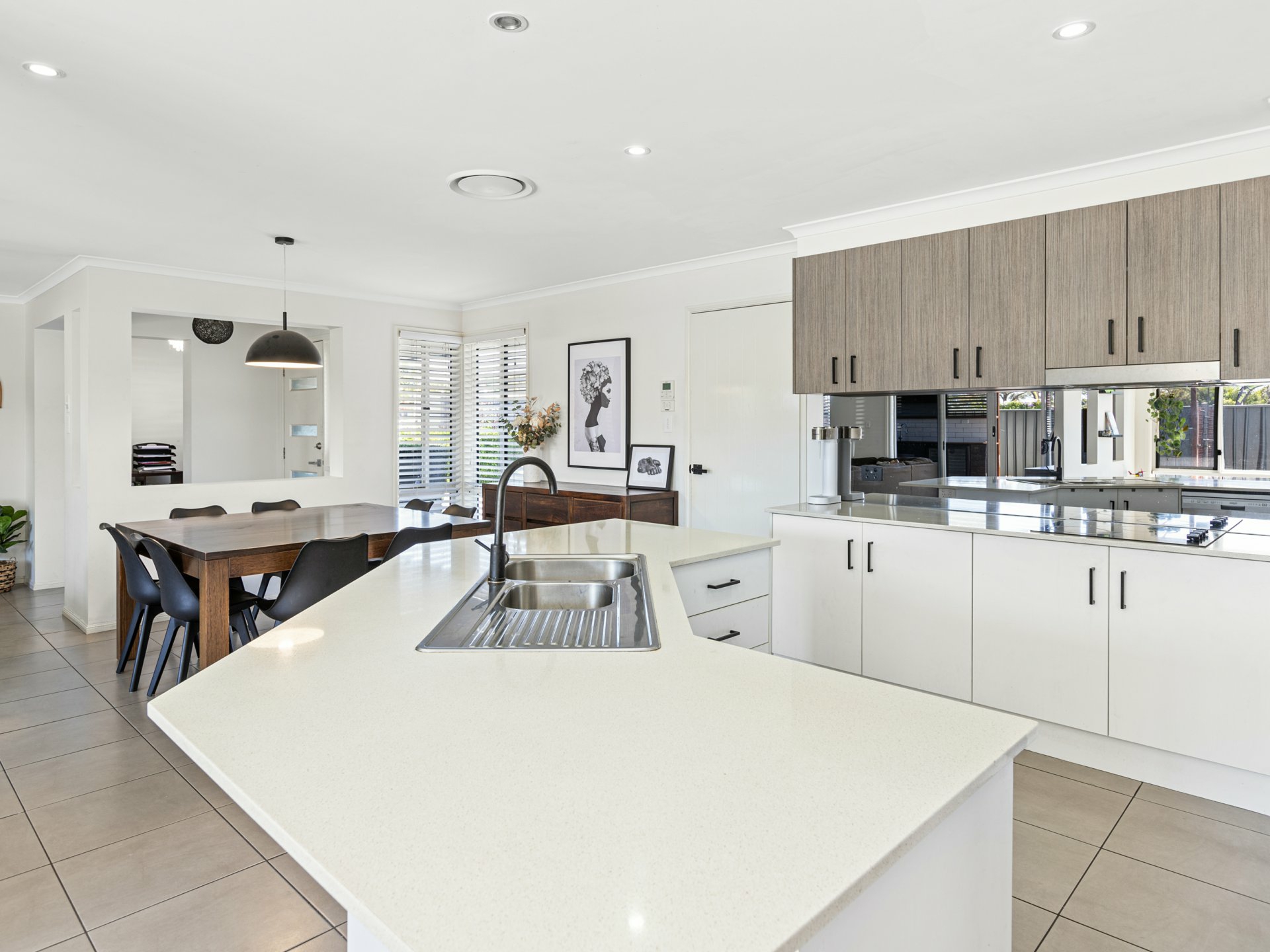1 York Crescent, BELMONT NORTH