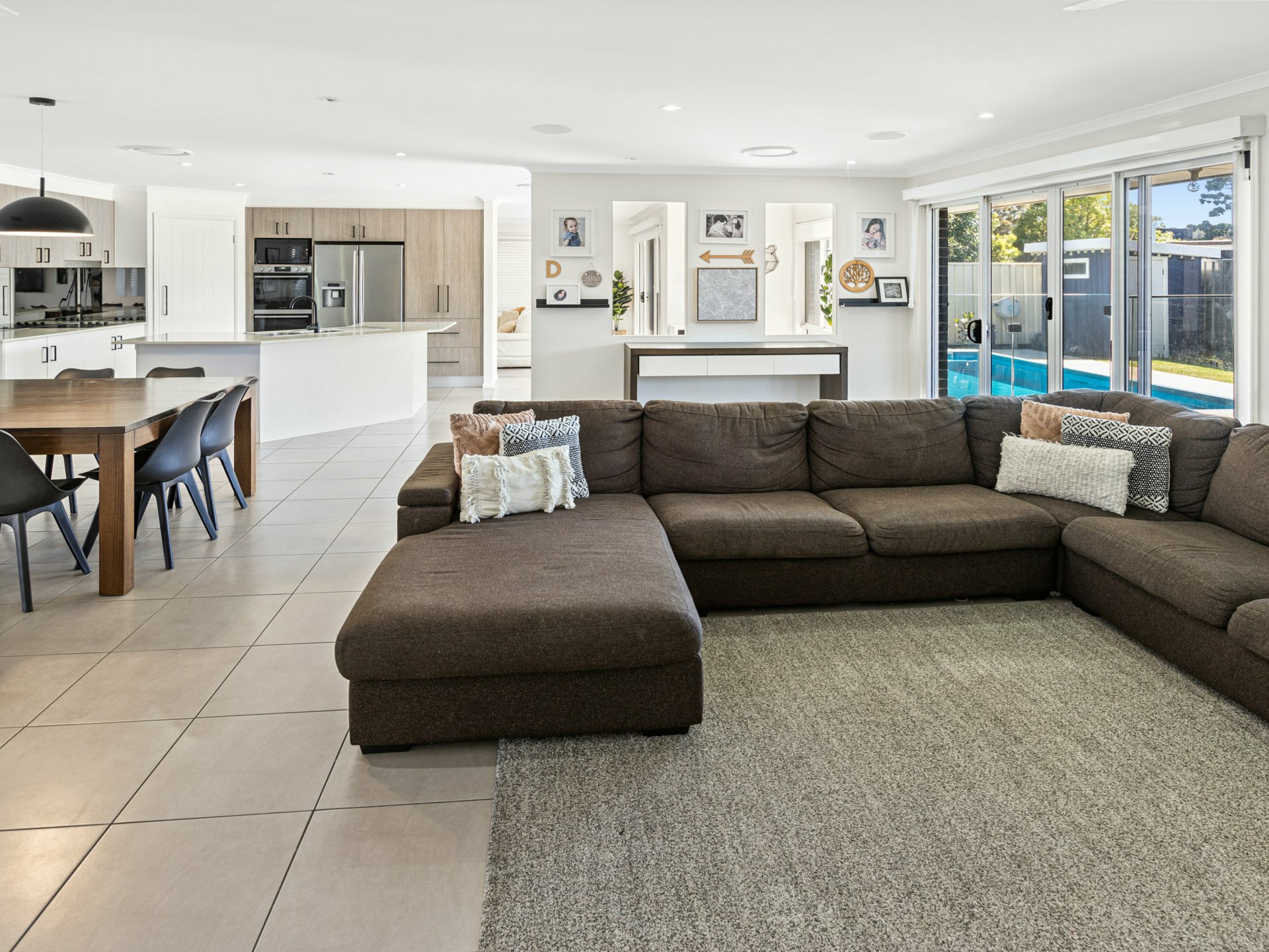 1 York Crescent, BELMONT NORTH