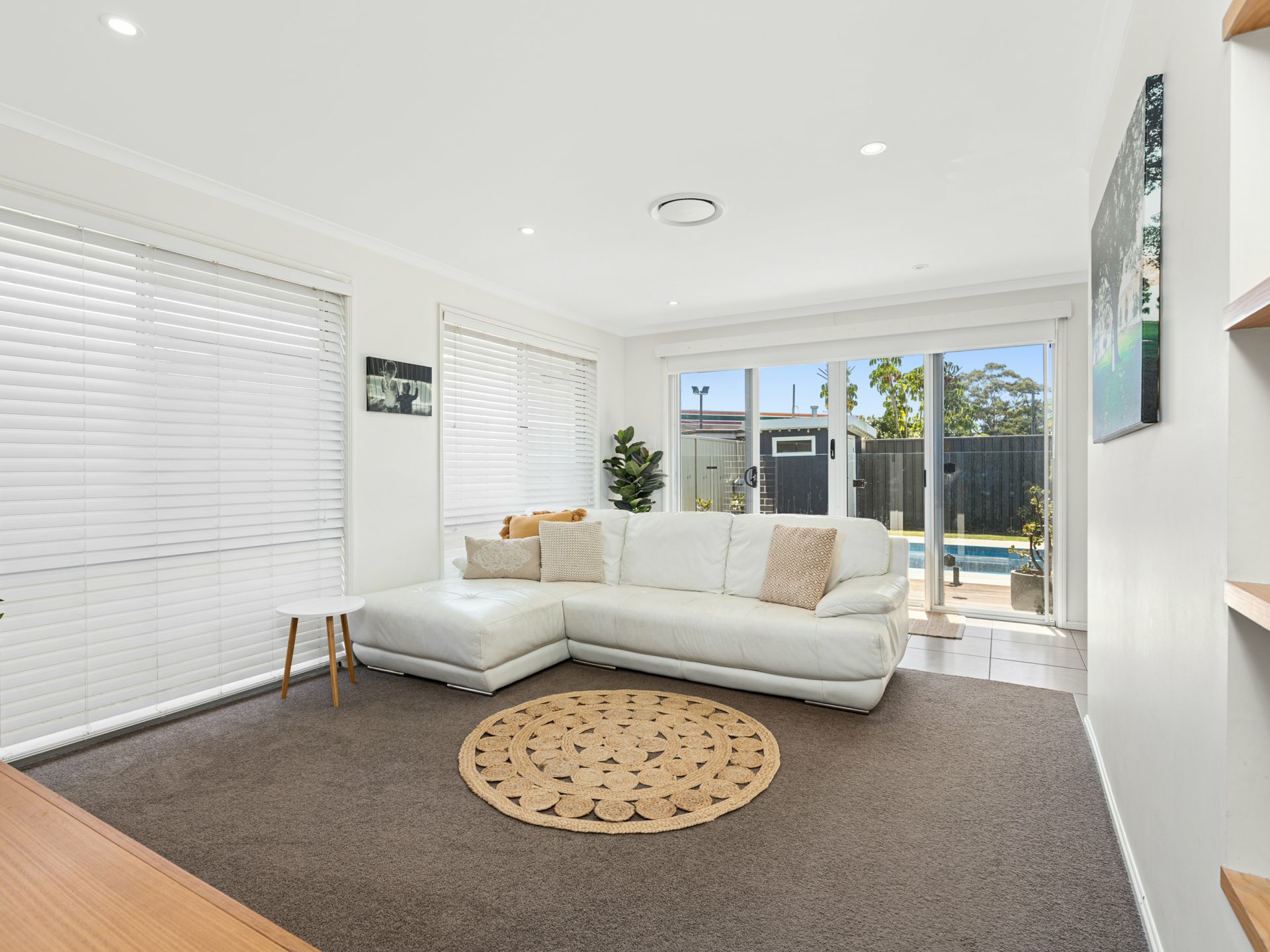 1 York Crescent, BELMONT NORTH