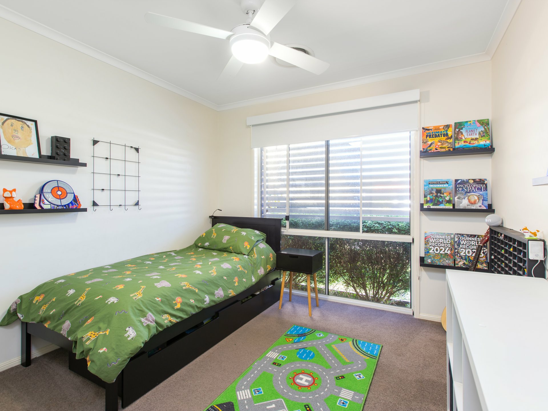 1 York Crescent, BELMONT NORTH