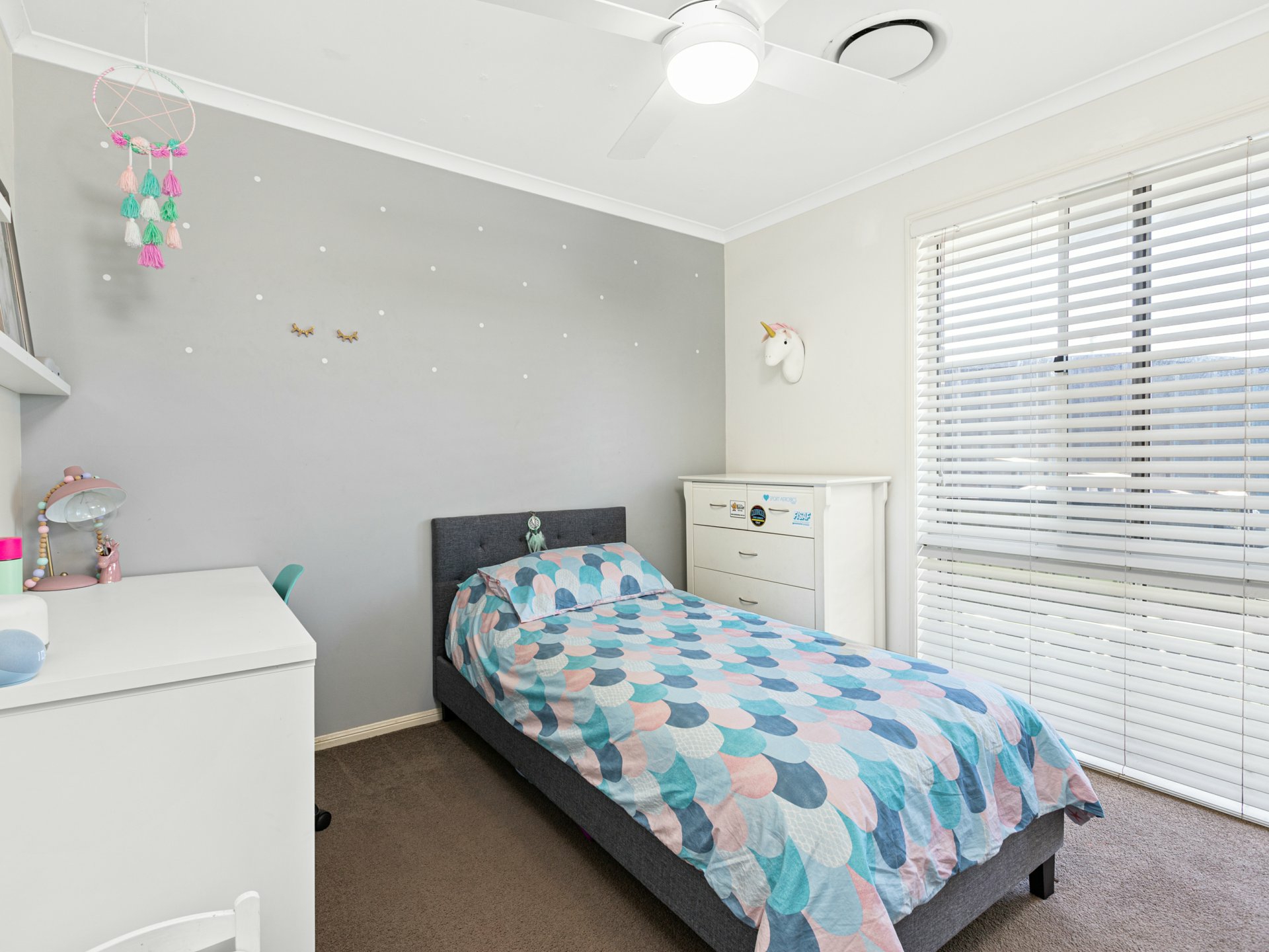 1 York Crescent, BELMONT NORTH
