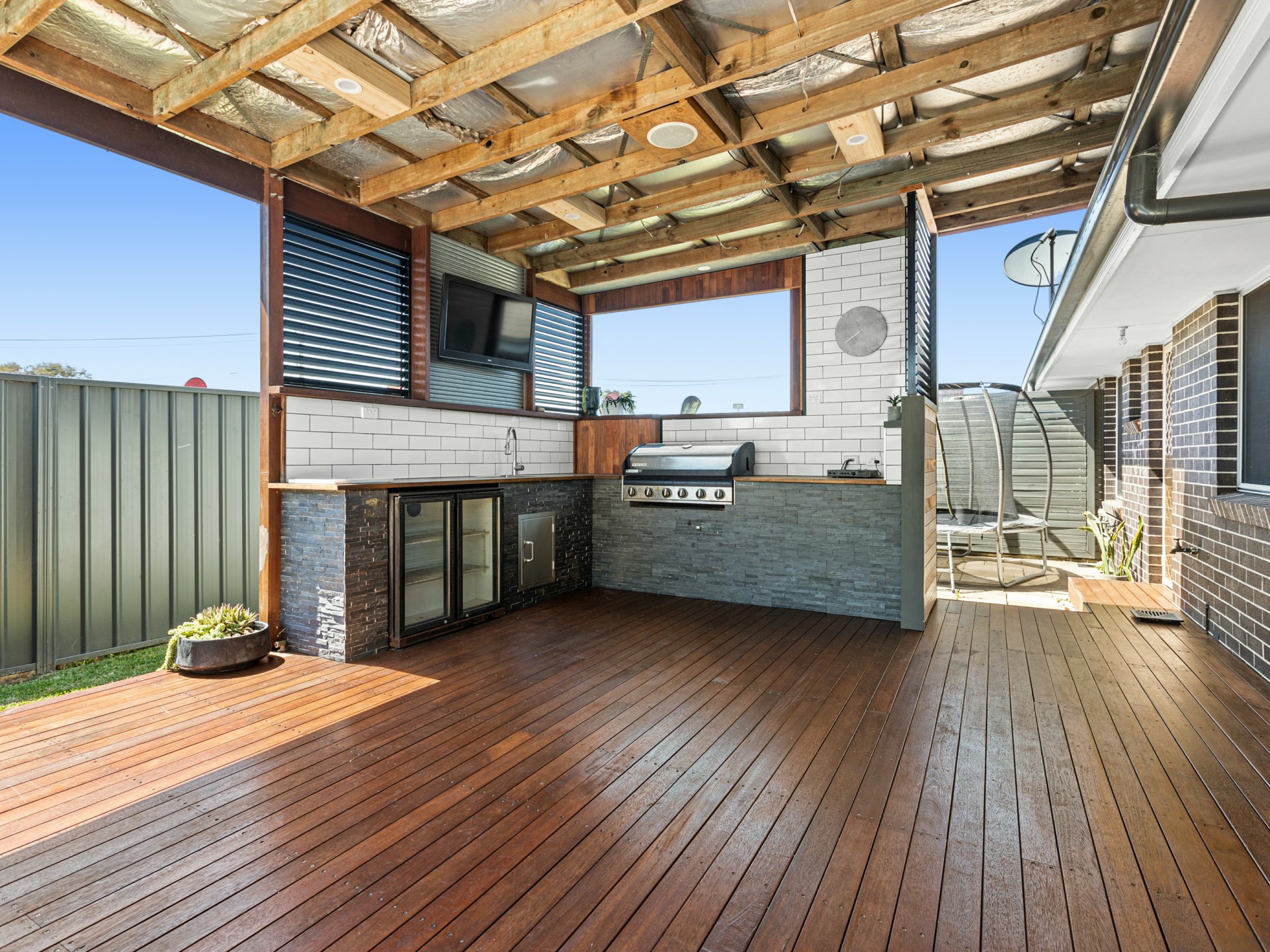 1 York Crescent, BELMONT NORTH