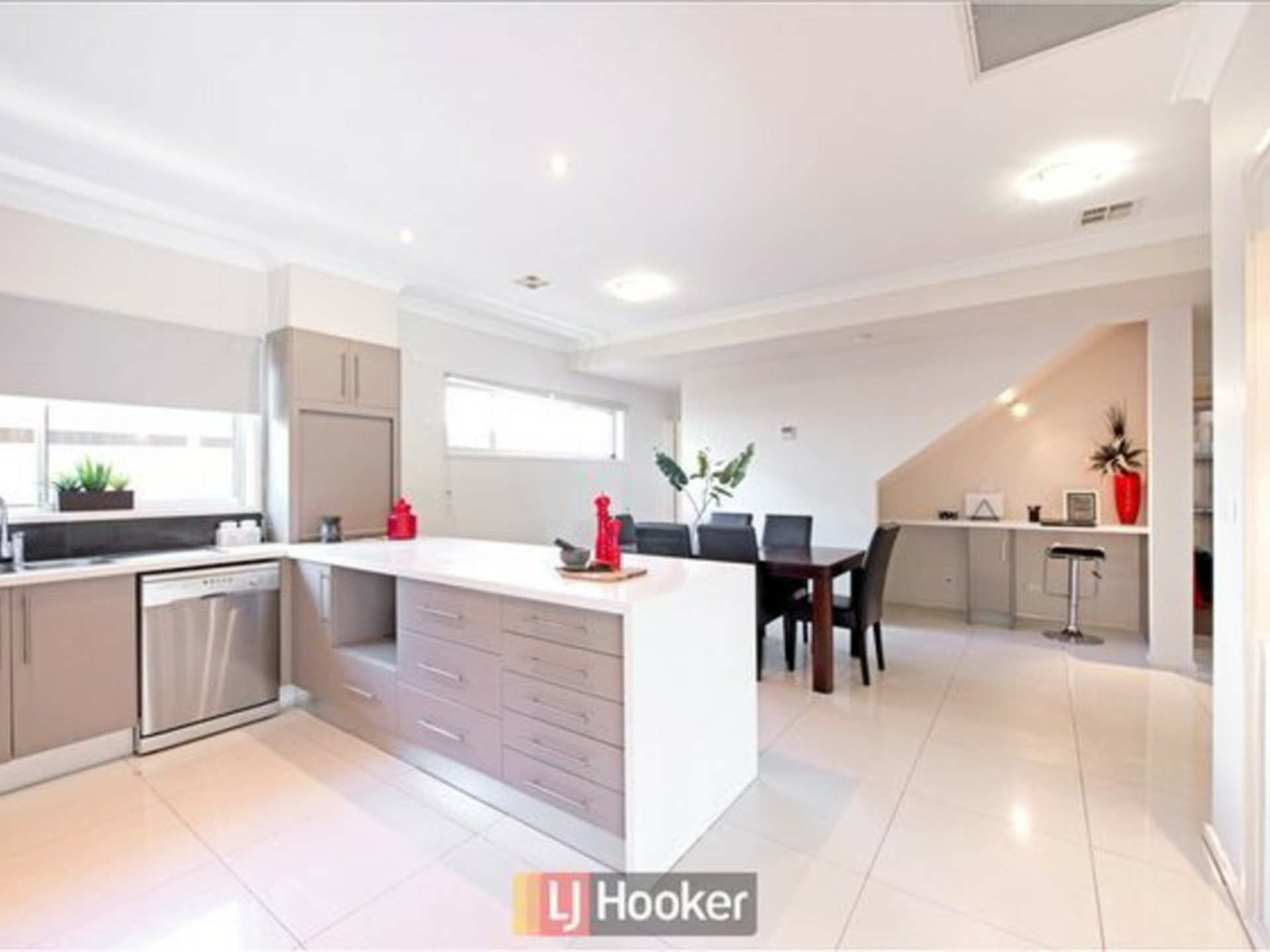 330 Gundaroo Drive, GUNGAHLIN