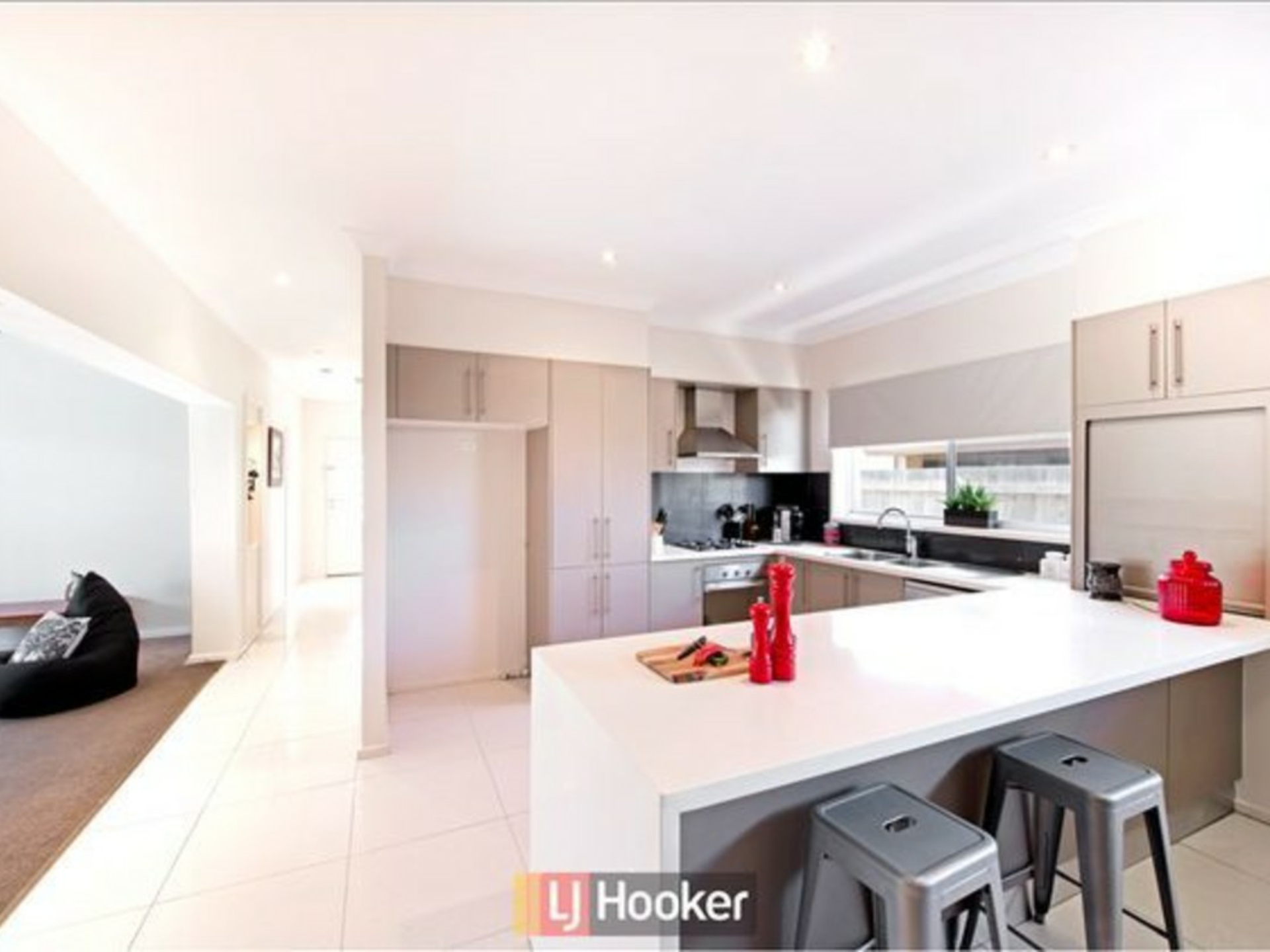 330 Gundaroo Drive, GUNGAHLIN