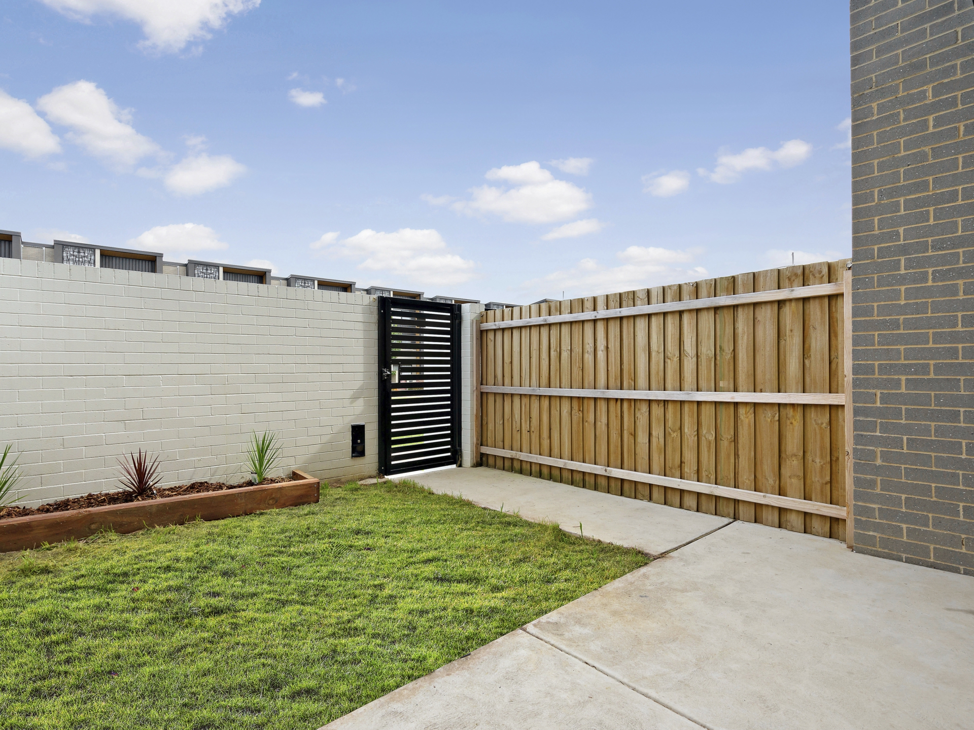 6A Harold White Avenue, COOMBS