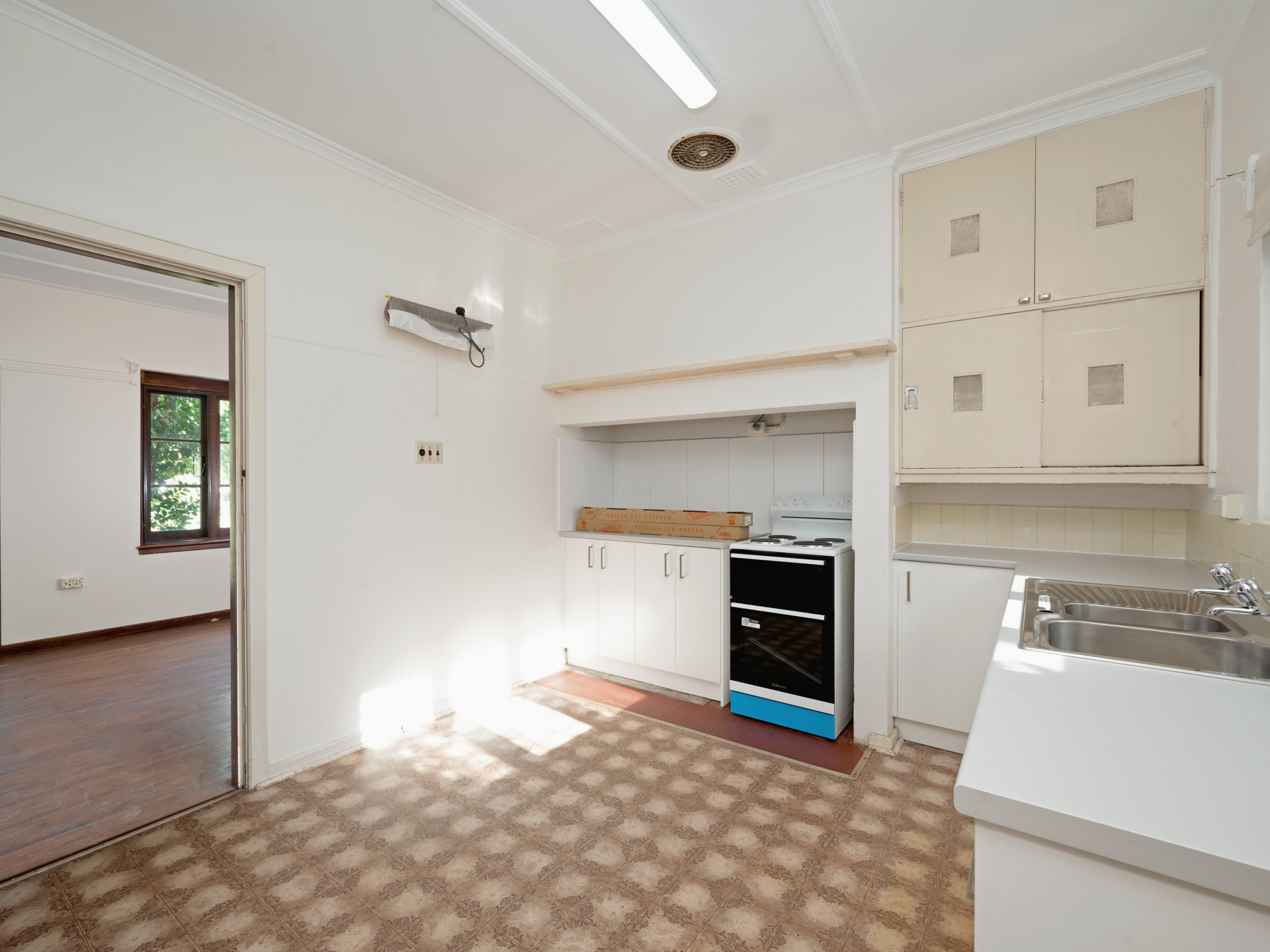 5A Hackett Gardens, TURNER