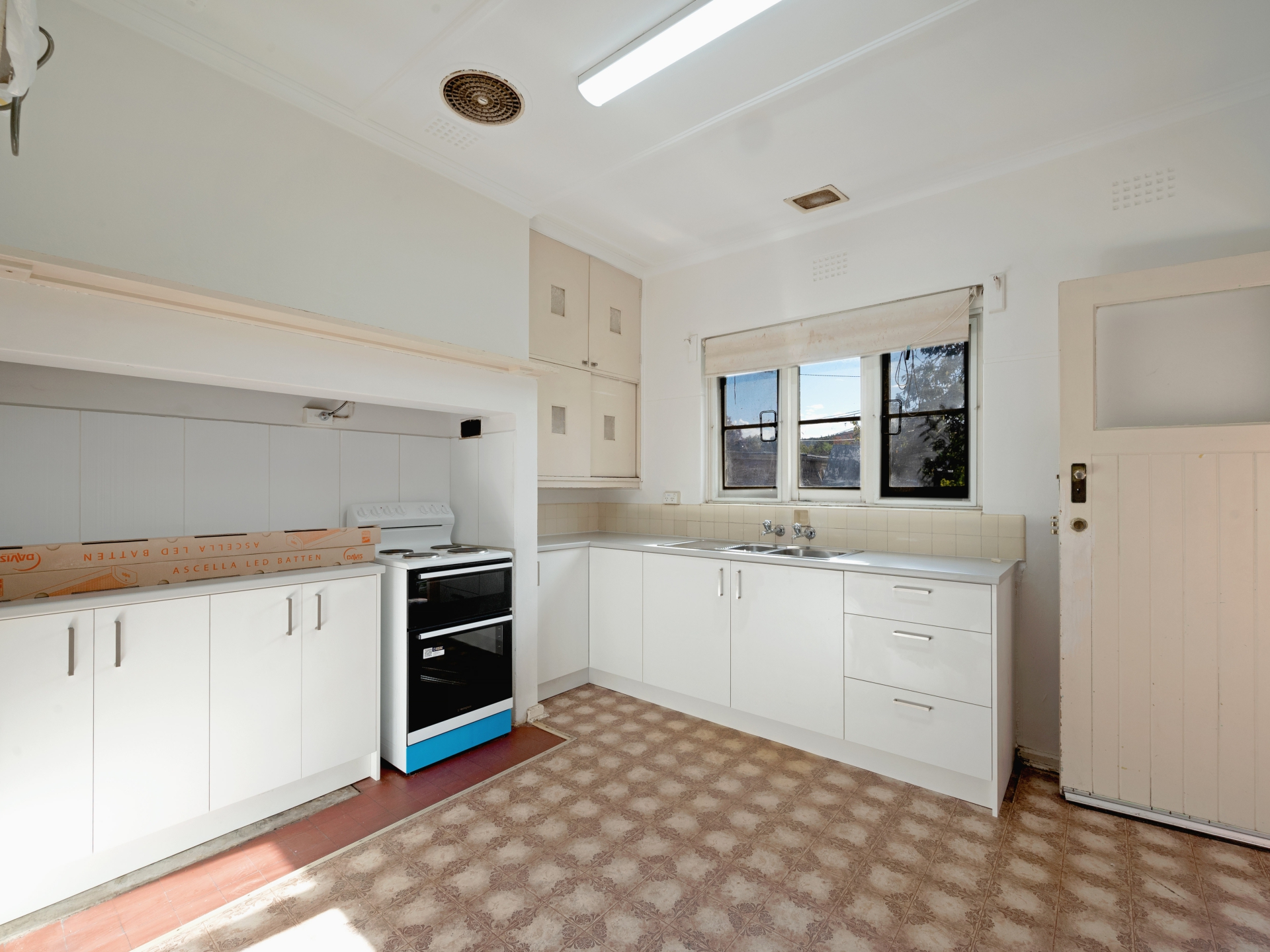 5A Hackett Gardens, TURNER
