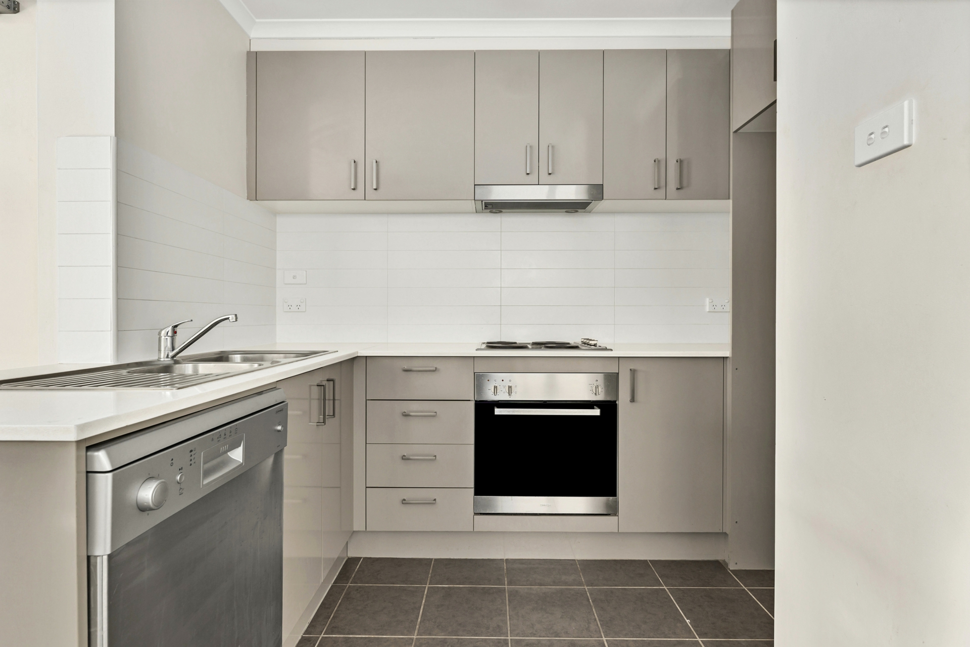 82/75 Elizabeth Jolley Crescent, FRANKLIN