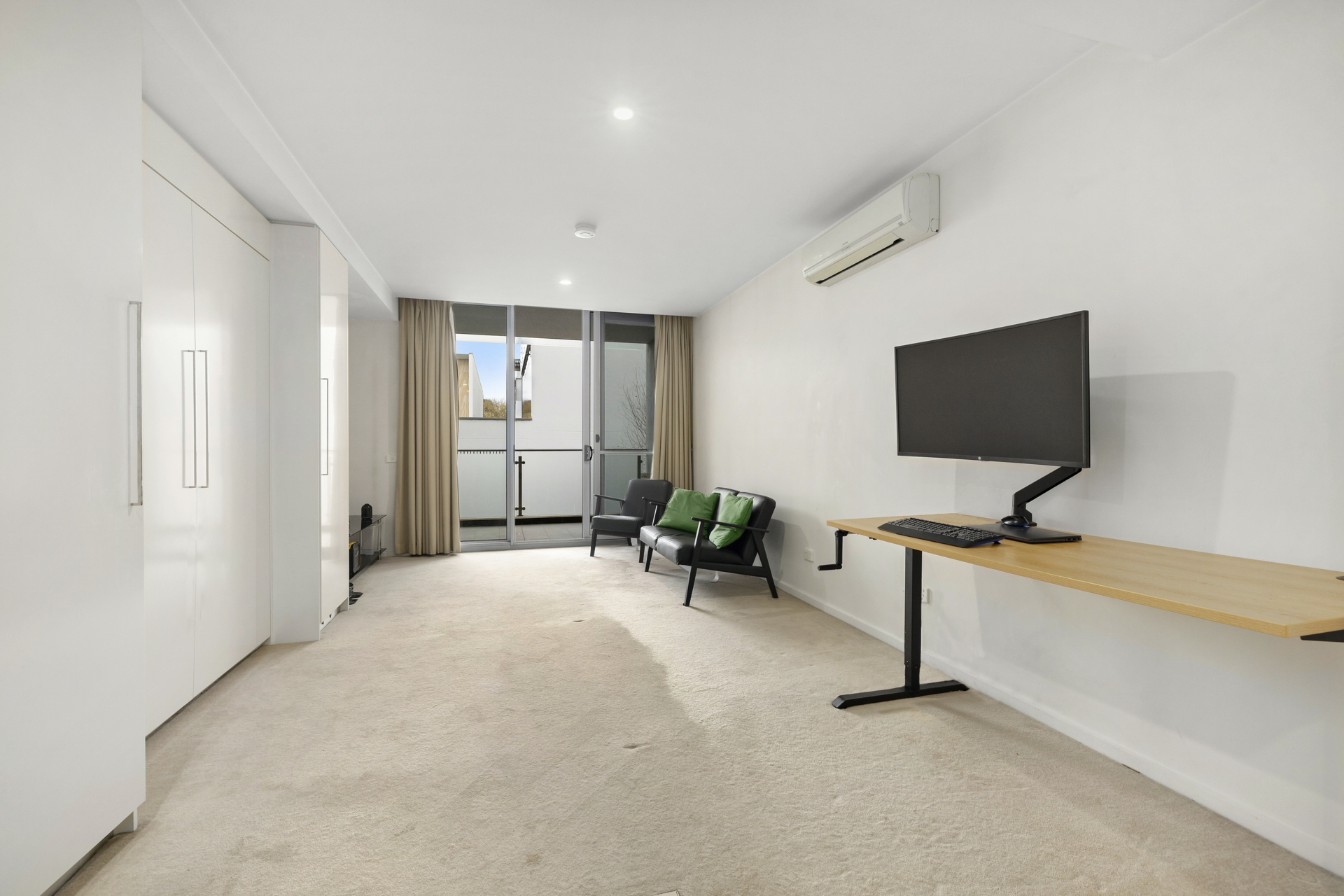 110/50 Eastlake Parade, KINGSTON
