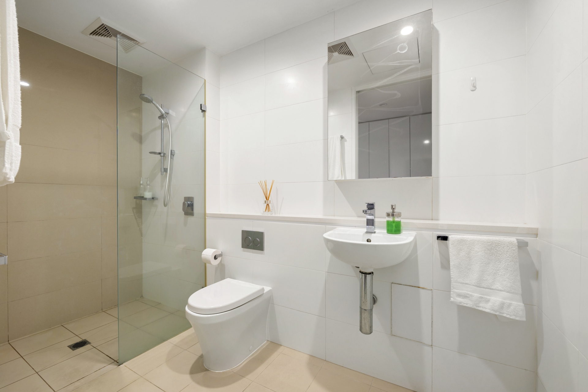 110/50 Eastlake Parade, KINGSTON