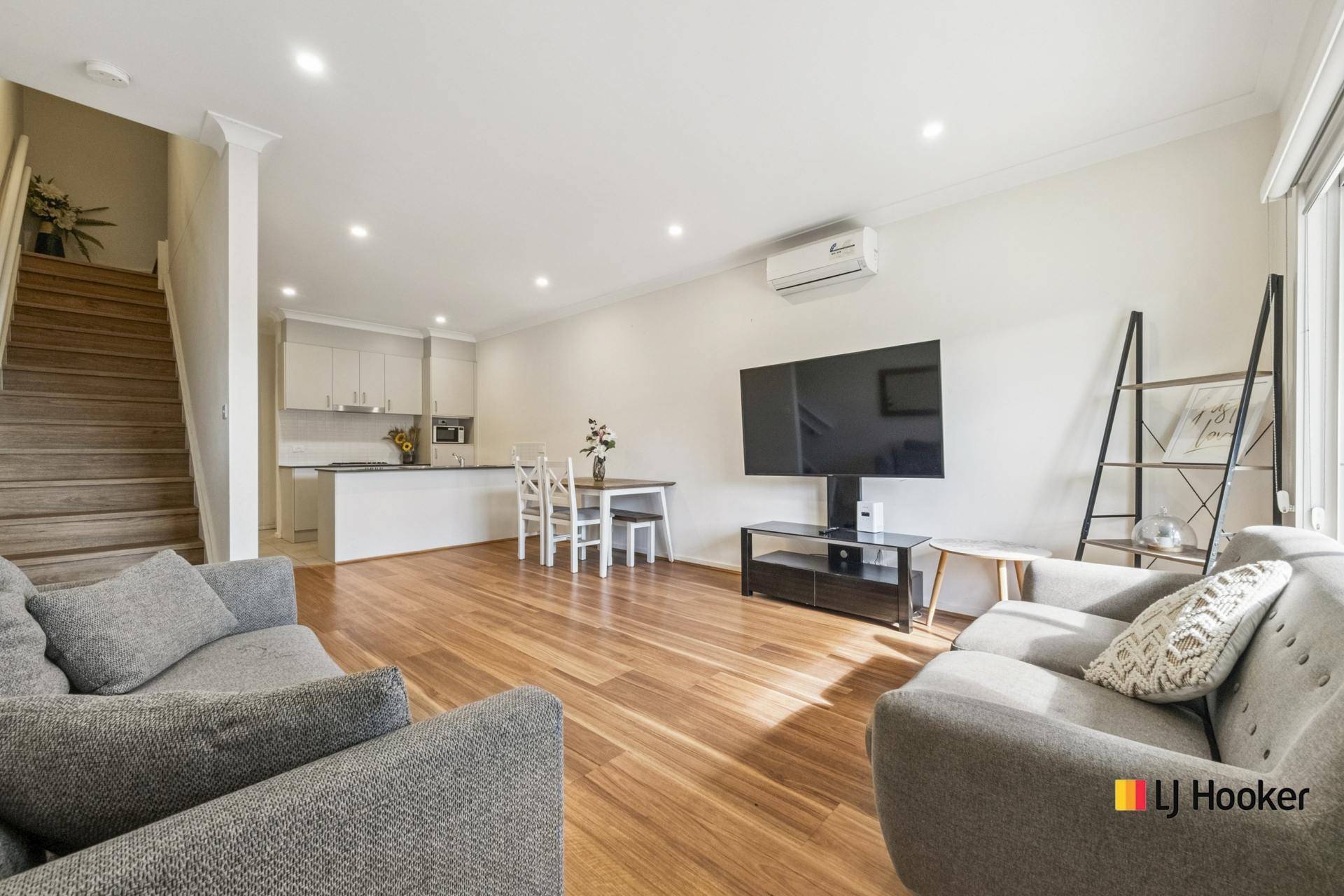 2/33 Arthur Blakeley Way, COOMBS