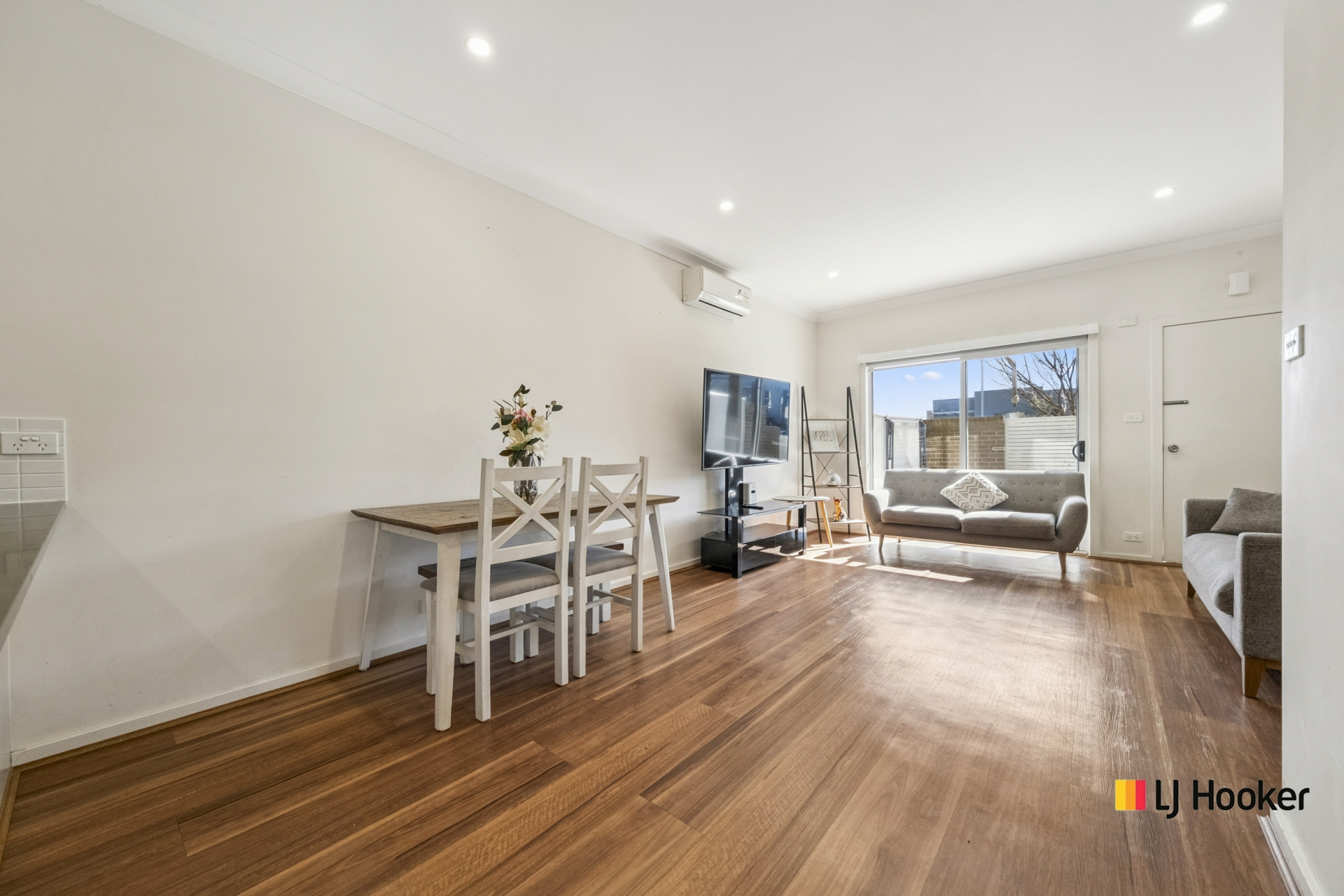 2/33 Arthur Blakeley Way, COOMBS