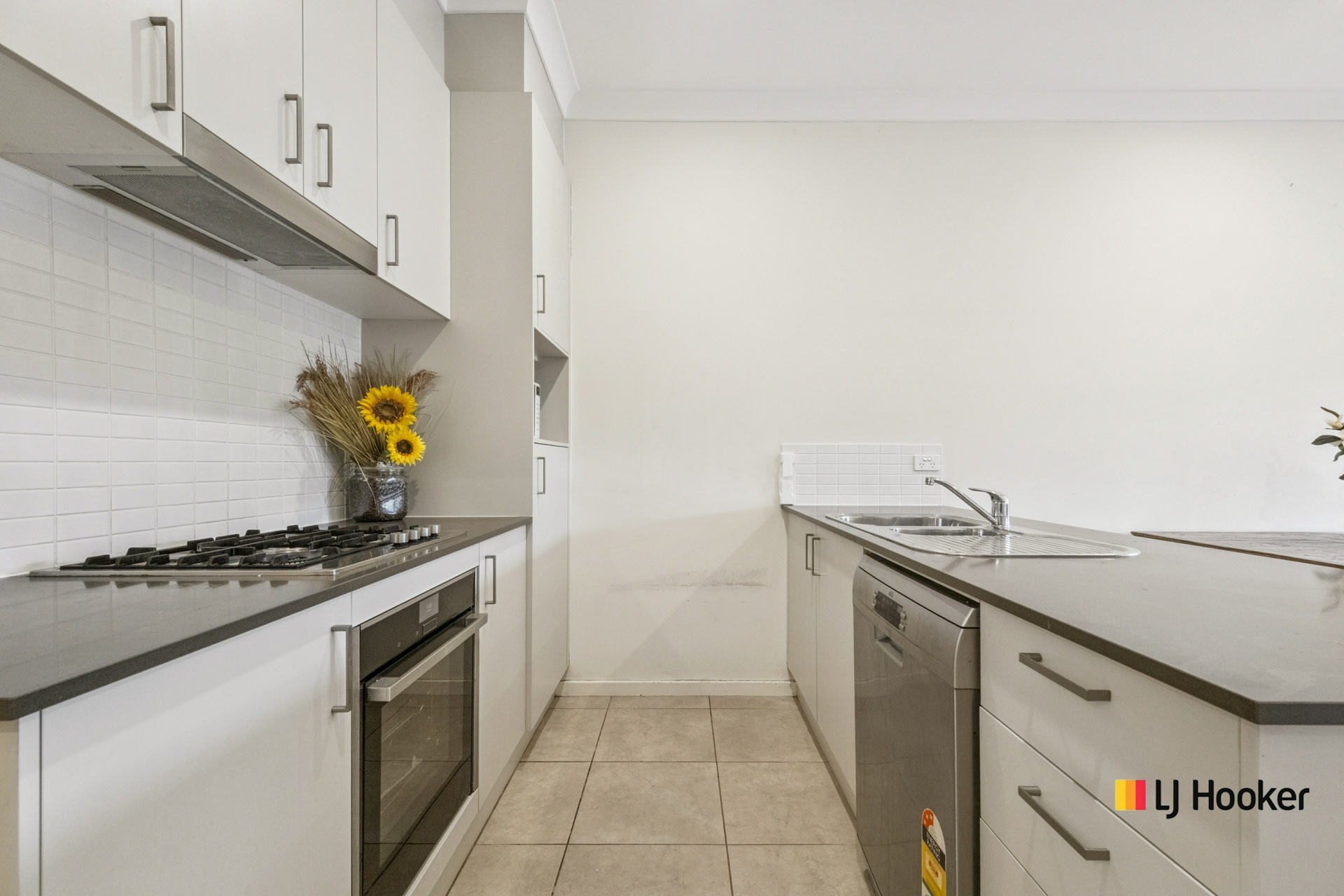 2/33 Arthur Blakeley Way, COOMBS