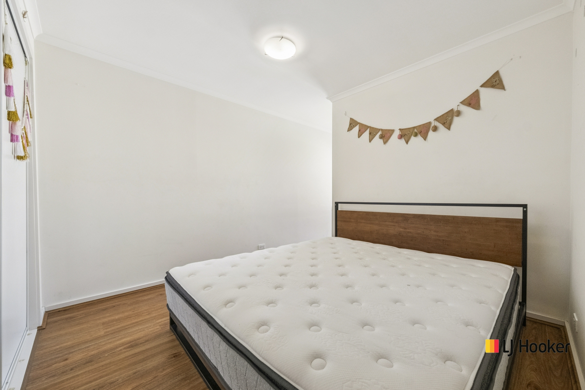 2/33 Arthur Blakeley Way, COOMBS