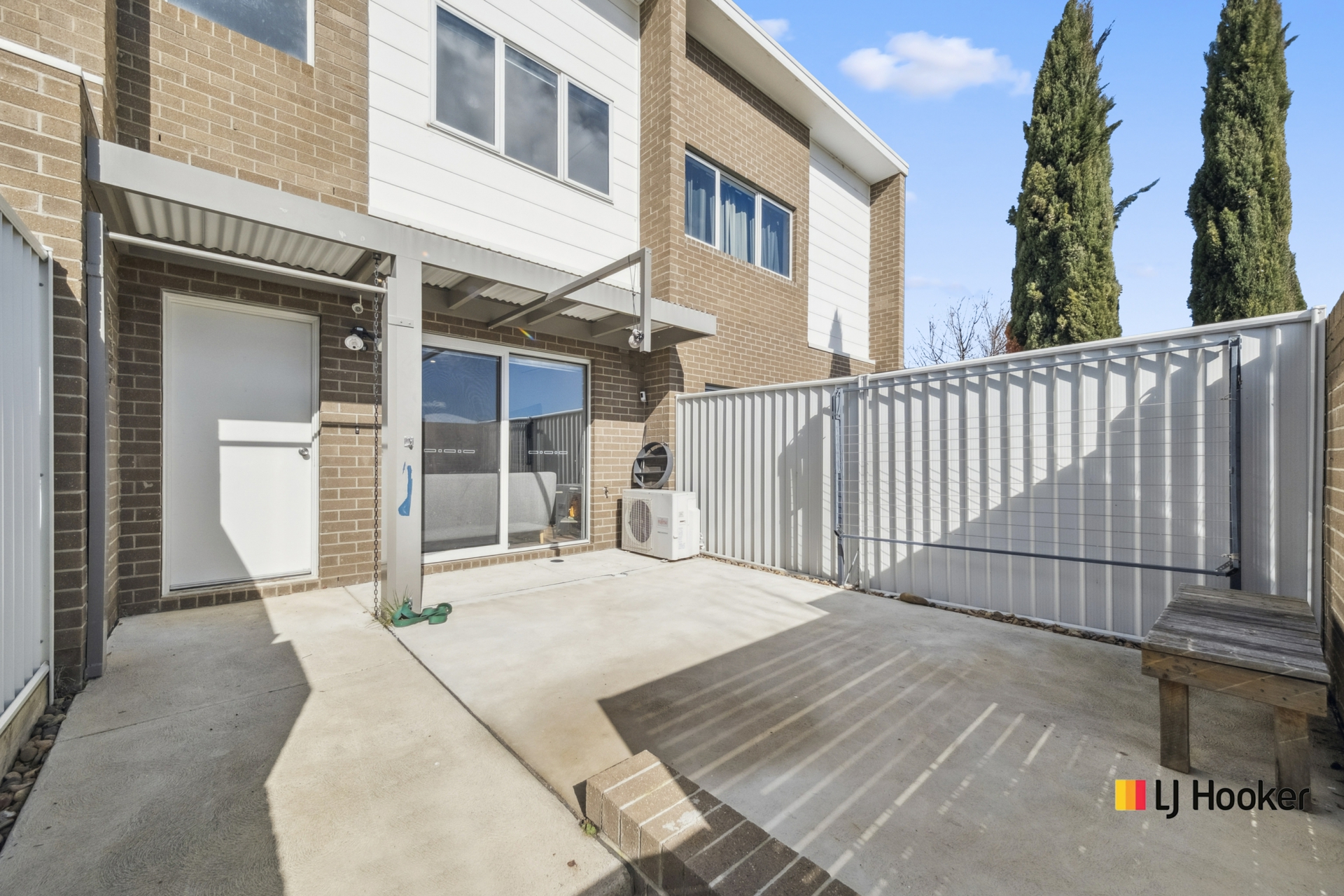 2/33 Arthur Blakeley Way, COOMBS