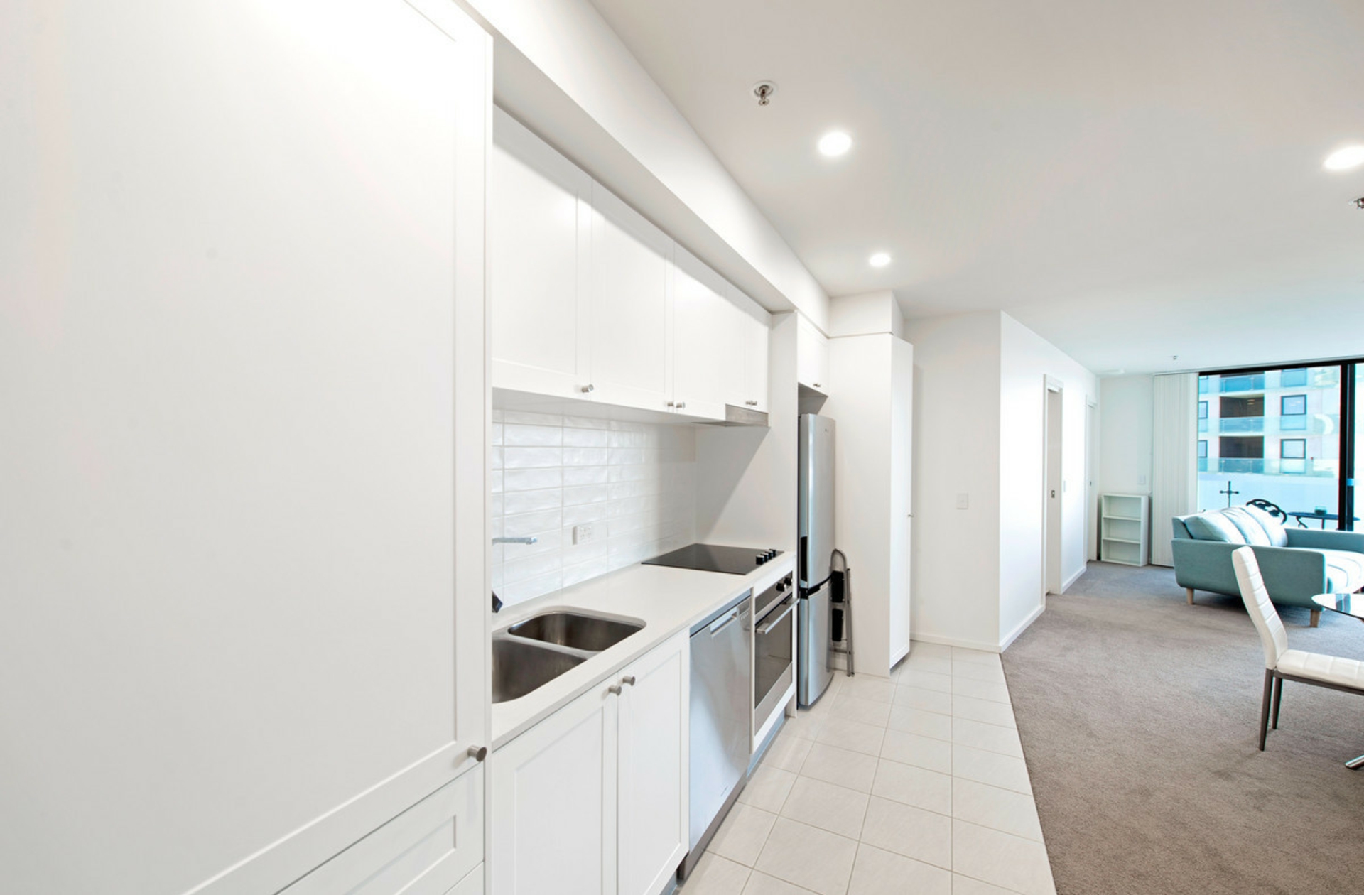 182/1 Anthony Rolfe Avenue — photo 6 of 12