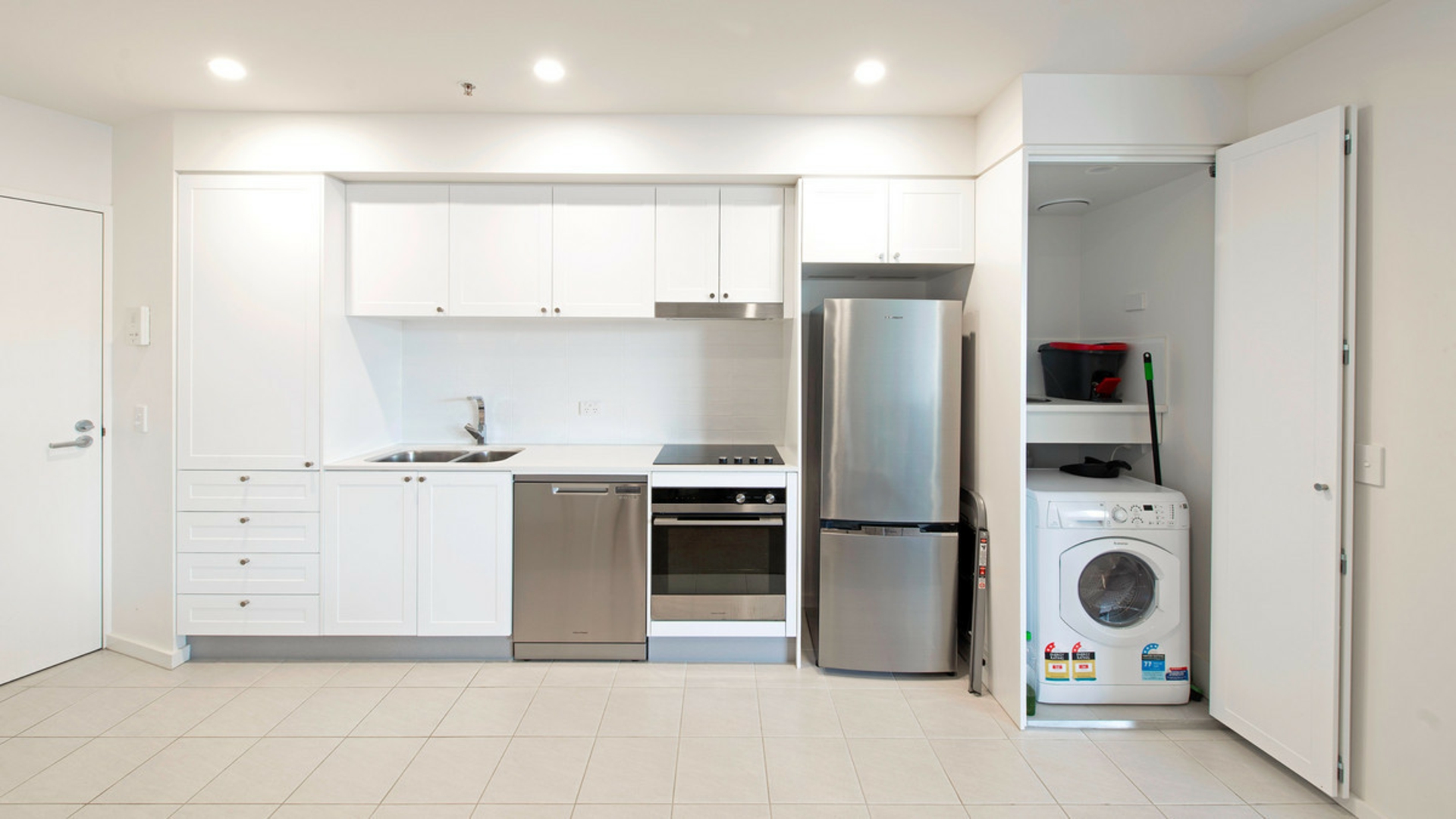 182/1 Anthony Rolfe Avenue — photo 7 of 12