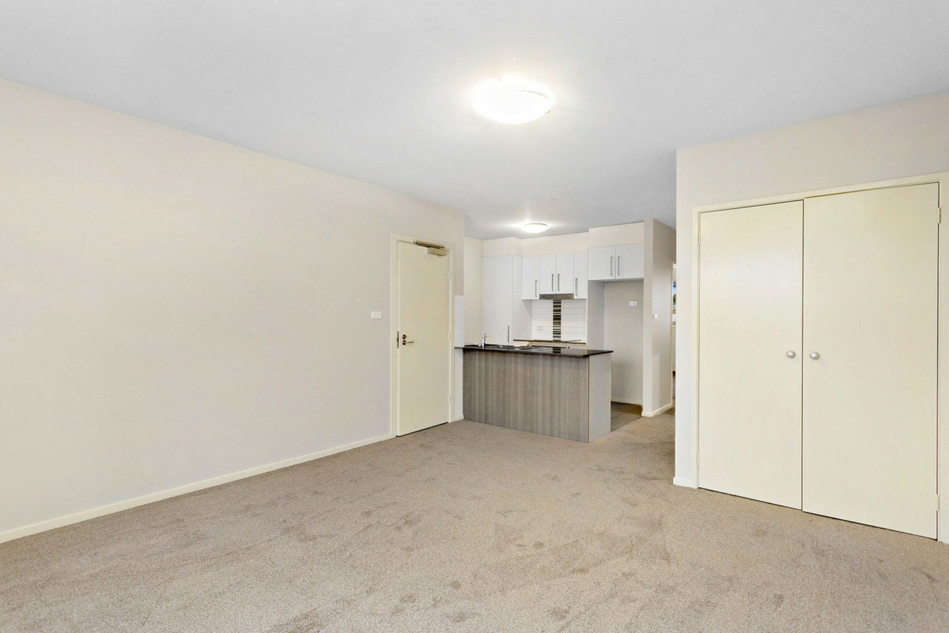 82/311 Flemington Road — photo 4 of 23