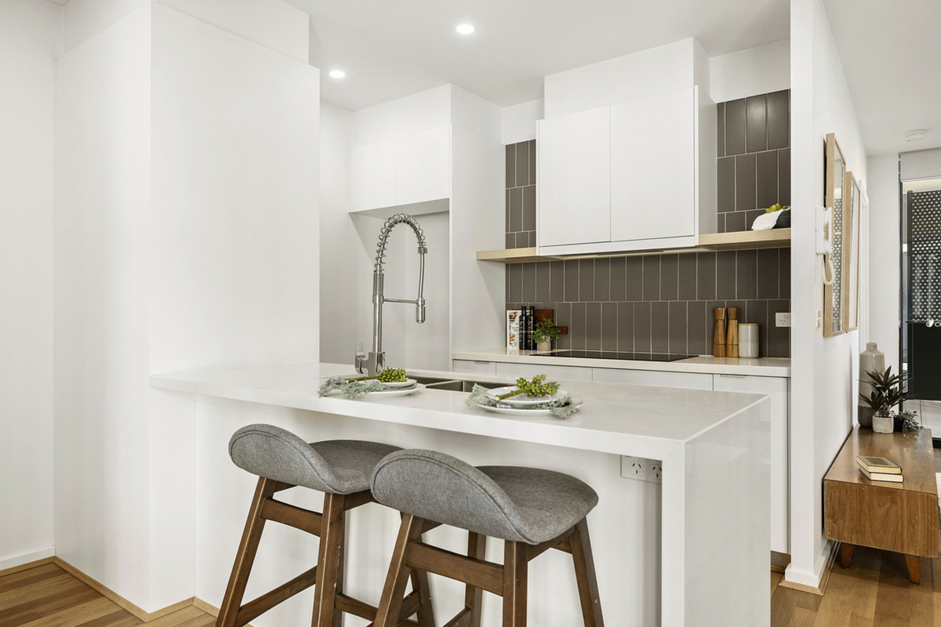 609/6-8 Gribble Street — photo 5 of 11