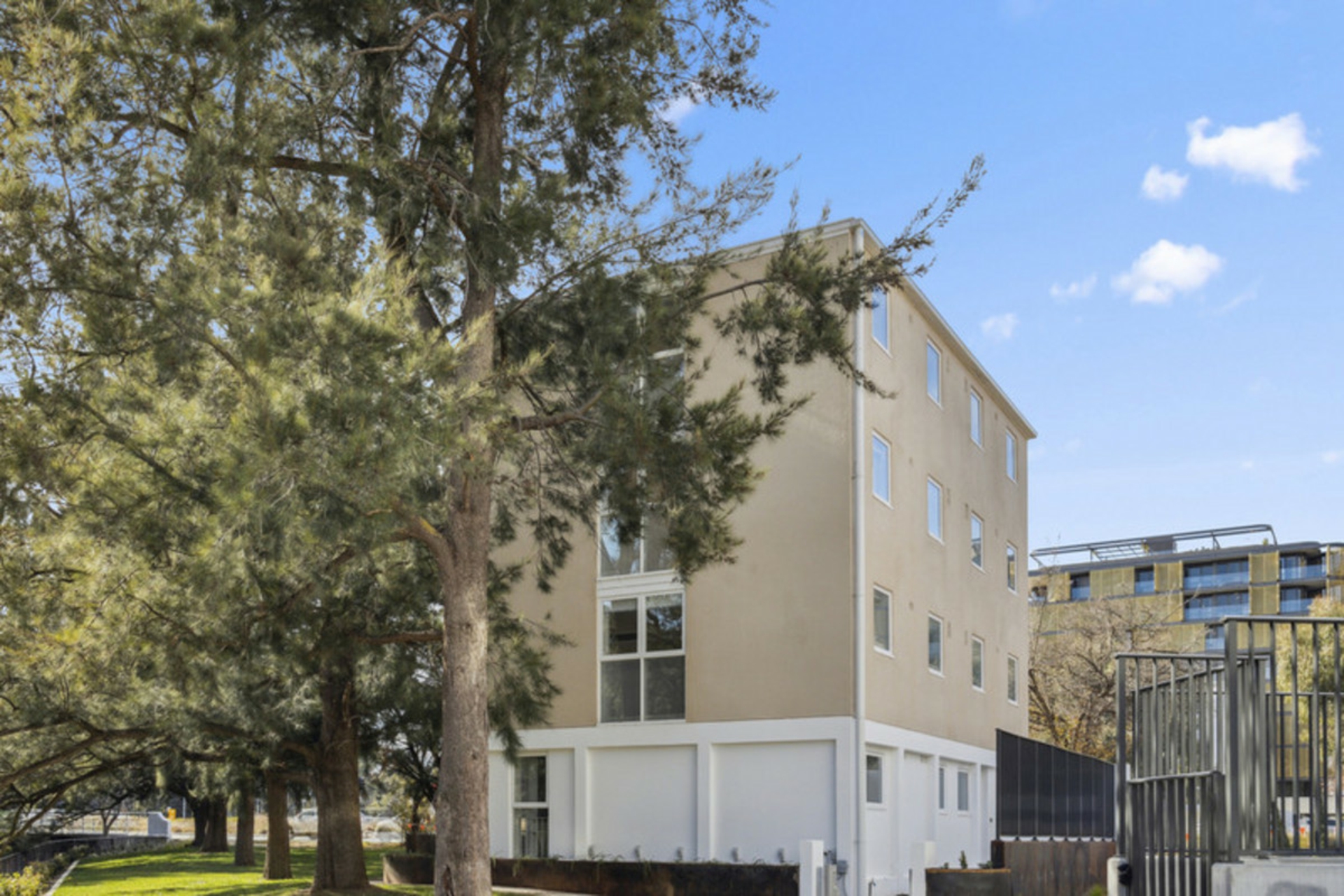 301/355 Northbourne Avenue — photo 10 of 11